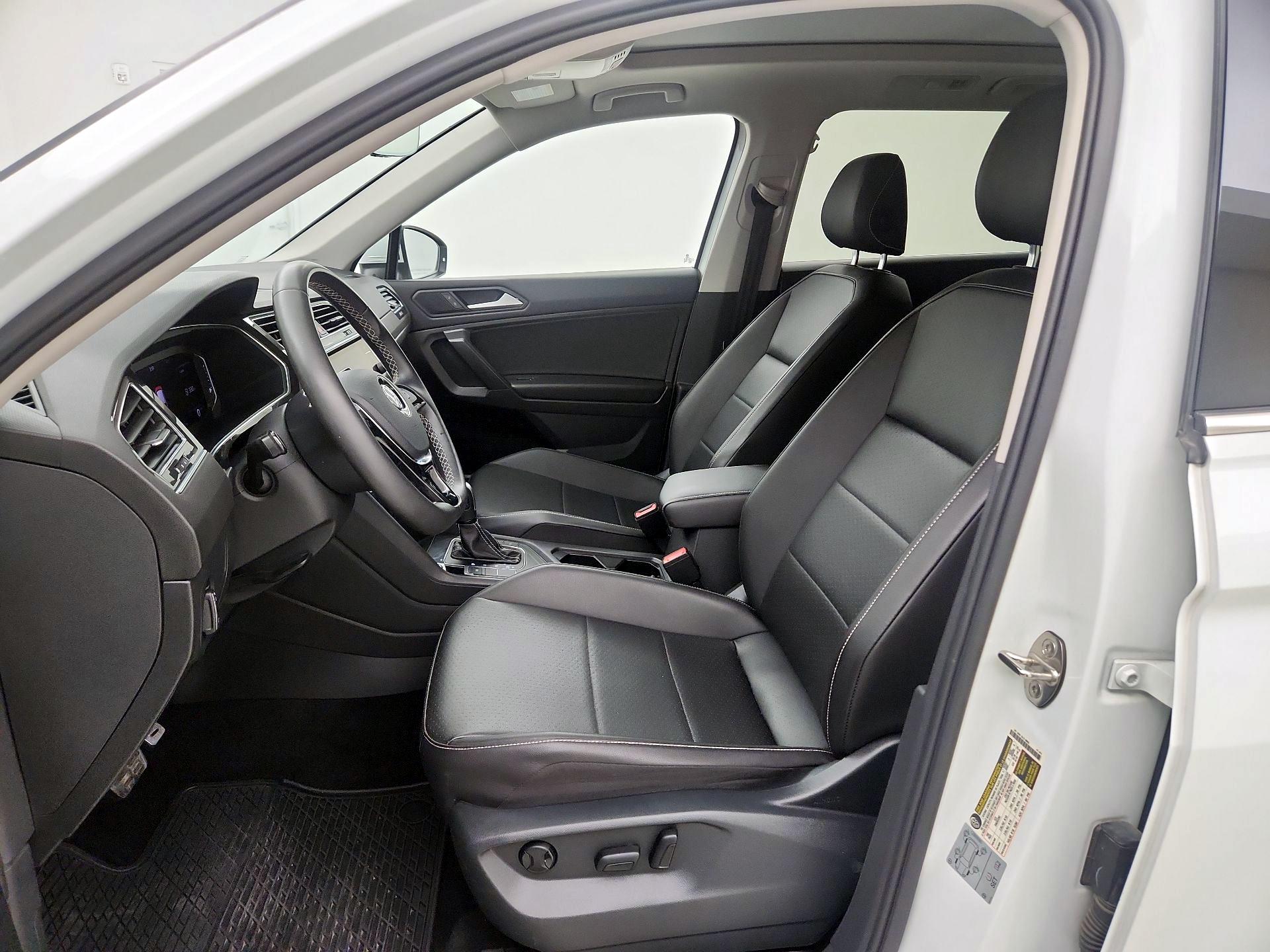 Thumbnail: 2021 Volkswagen Tiguan - 11