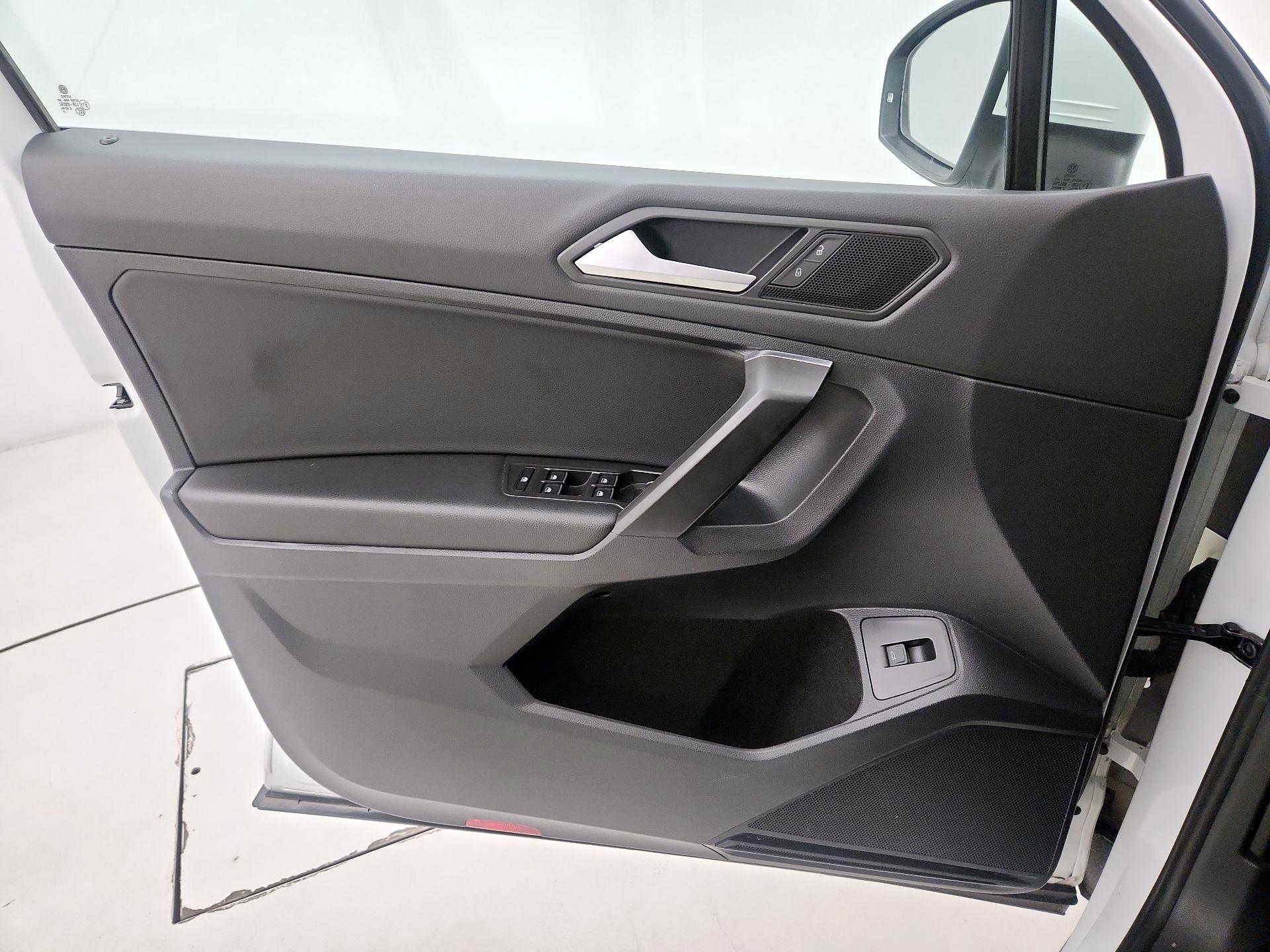 Thumbnail: 2021 Volkswagen Tiguan - 12