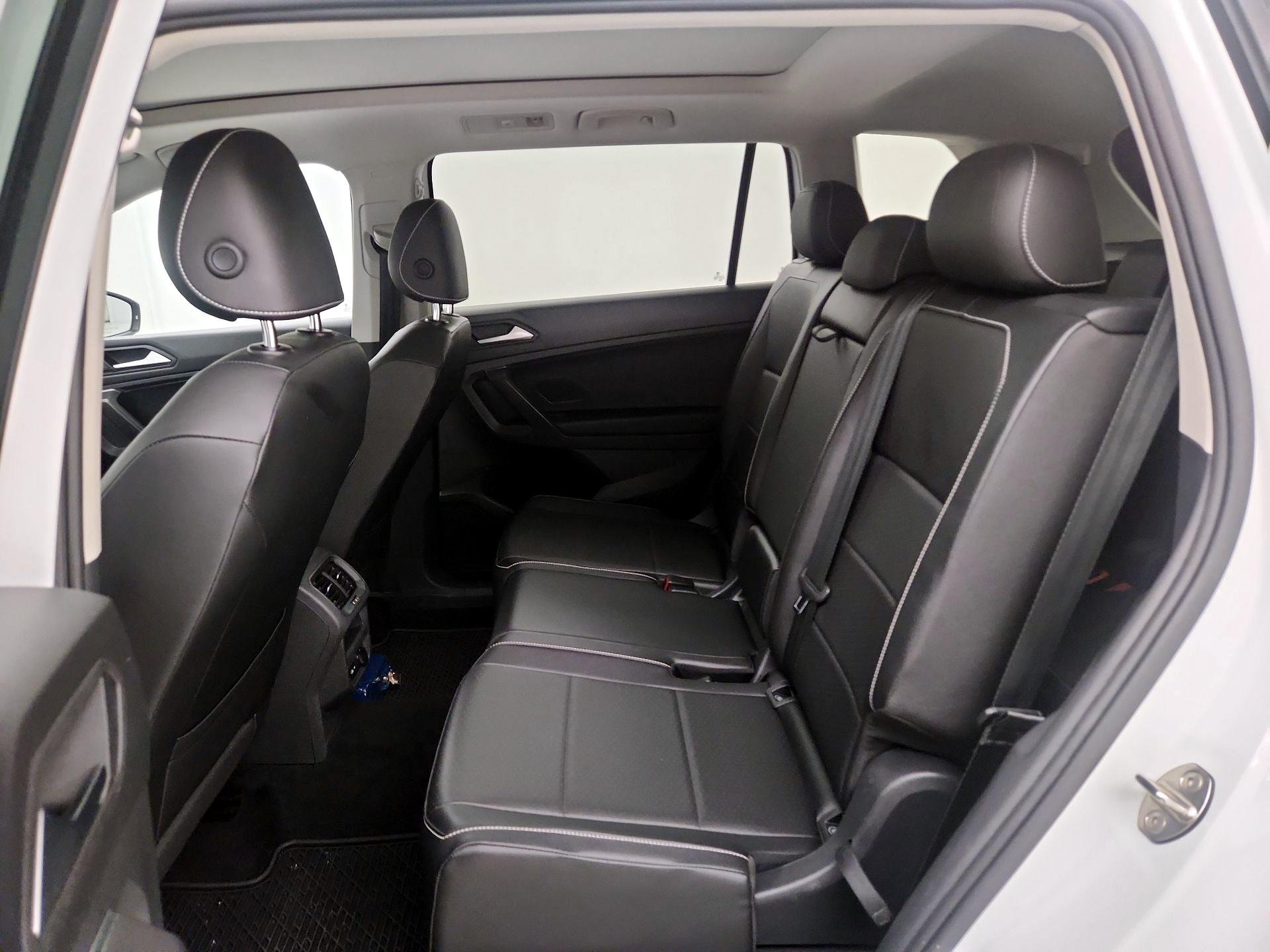 Thumbnail: 2021 Volkswagen Tiguan - 18