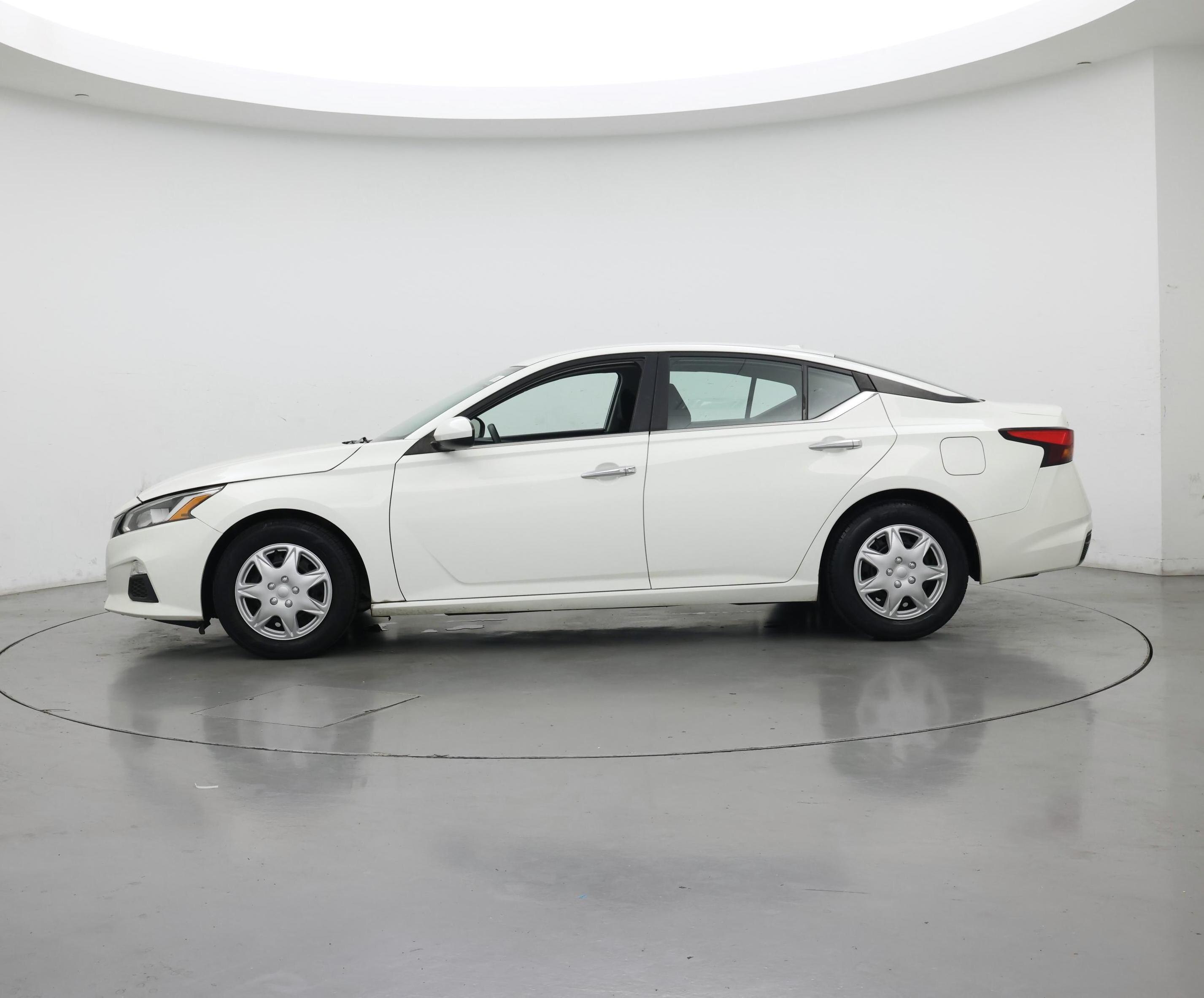 Thumbnail: 2020 Nissan Altima - 3