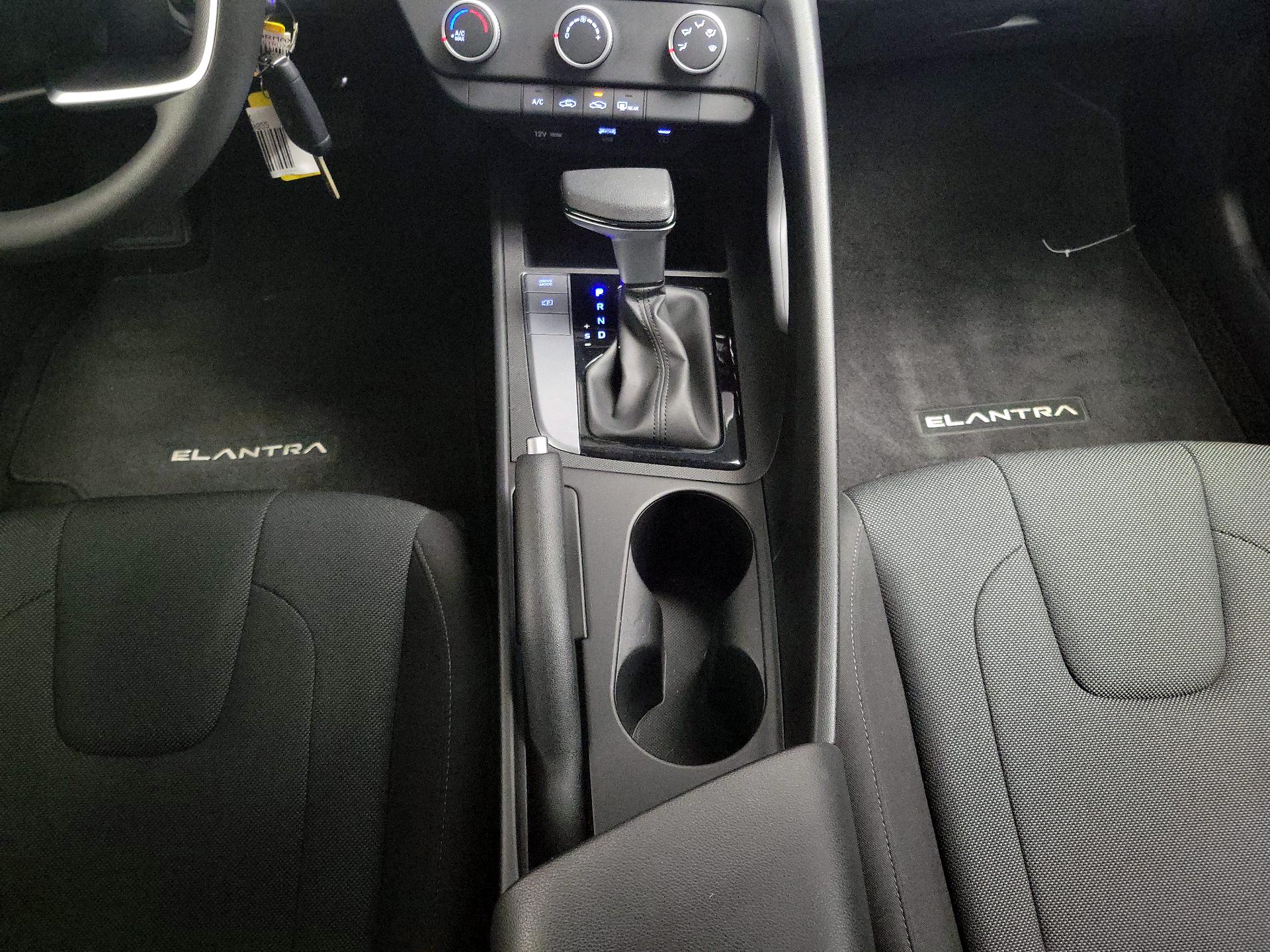 Thumbnail: 2024 Hyundai Elantra - 17