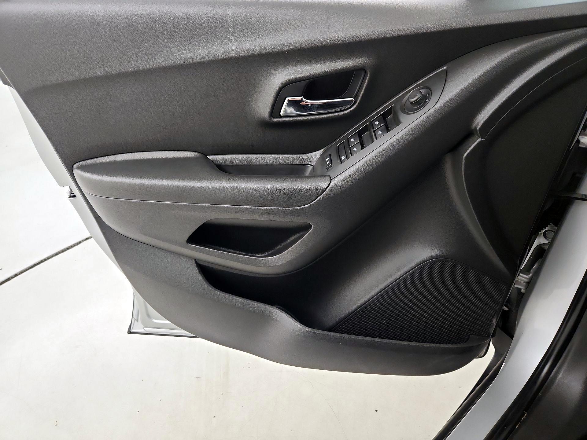Thumbnail: 2021 Chevrolet Trax - 12