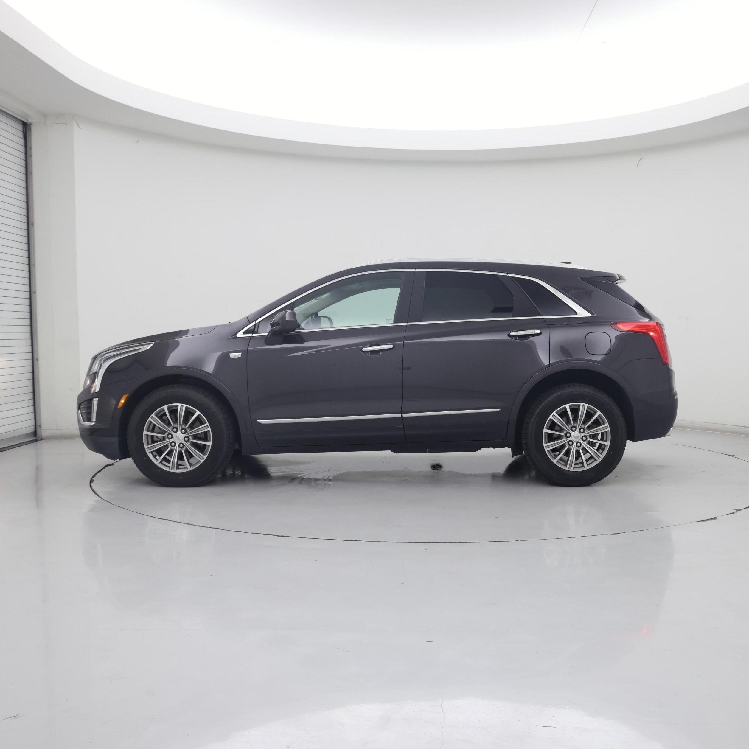 Thumbnail: 2017 Cadillac XT5 - 3