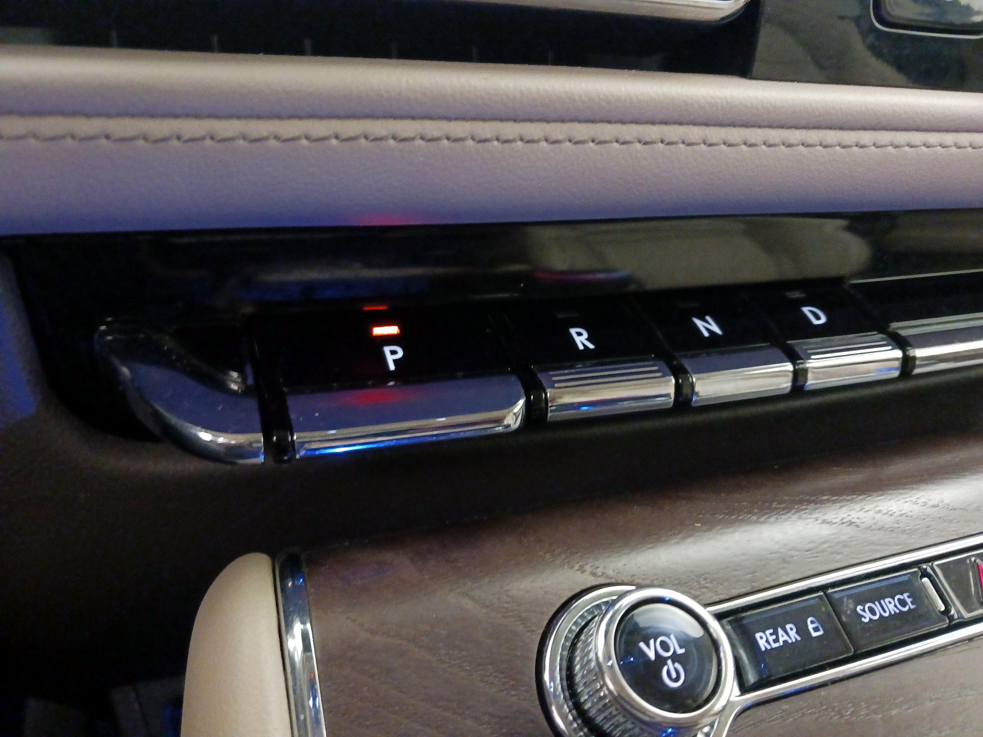 Thumbnail: 2023 Lincoln Aviator - 18