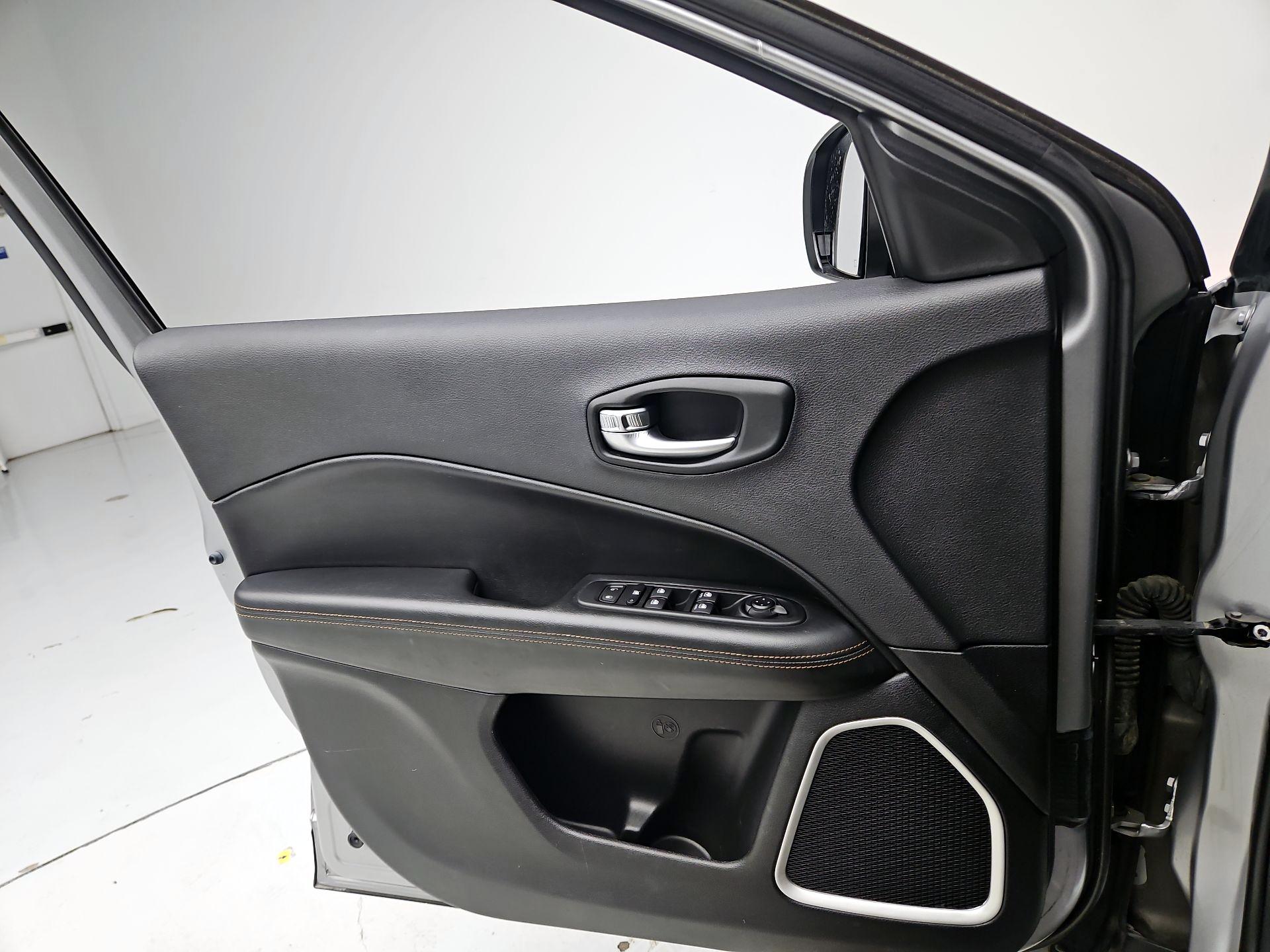 Thumbnail: 2019 Jeep Compass - 12