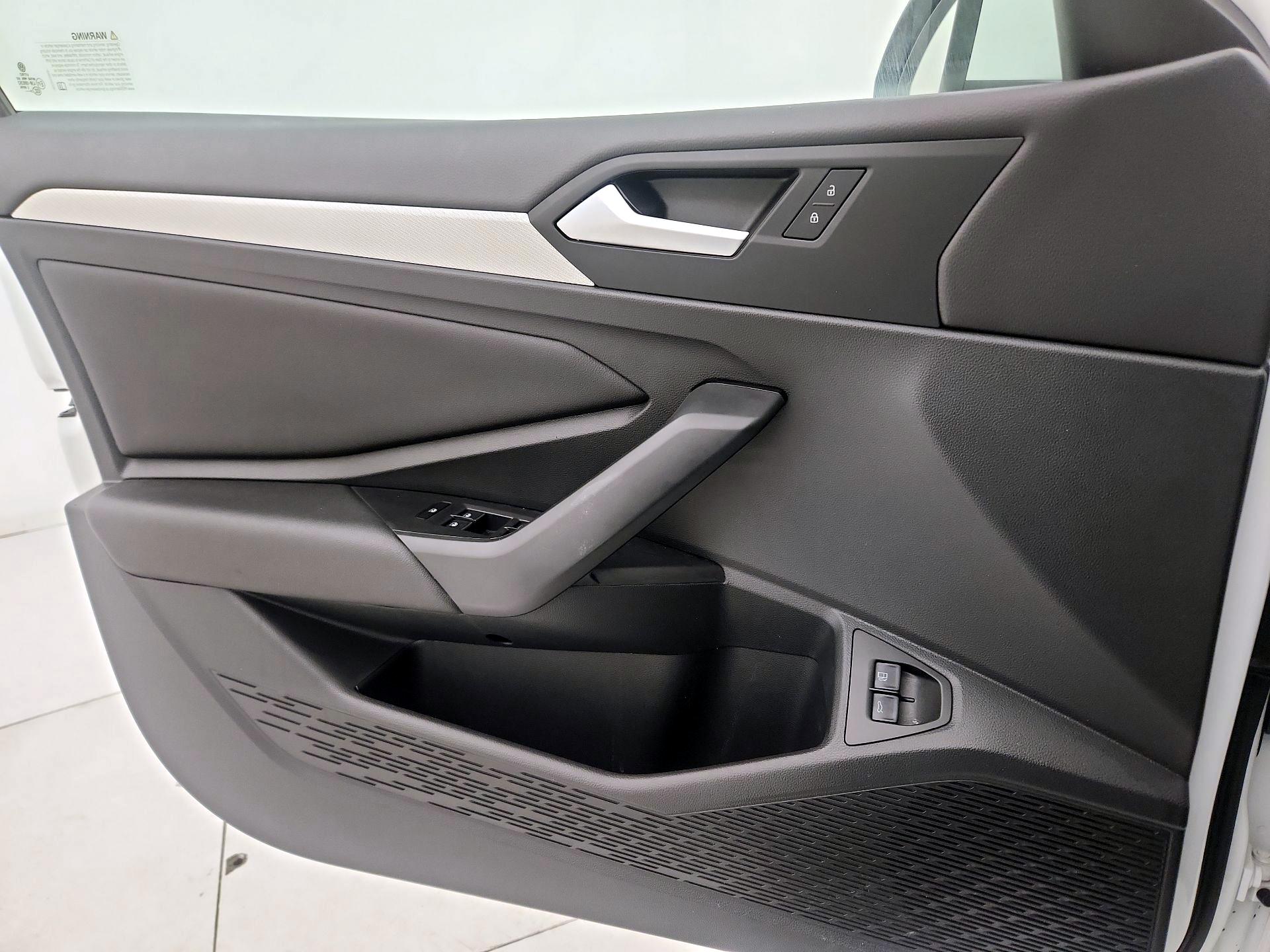 Thumbnail: 2021 Volkswagen Jetta - 12