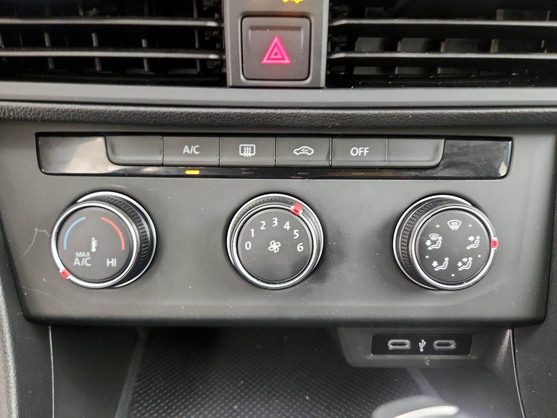 Thumbnail: 2021 Volkswagen Jetta - 16