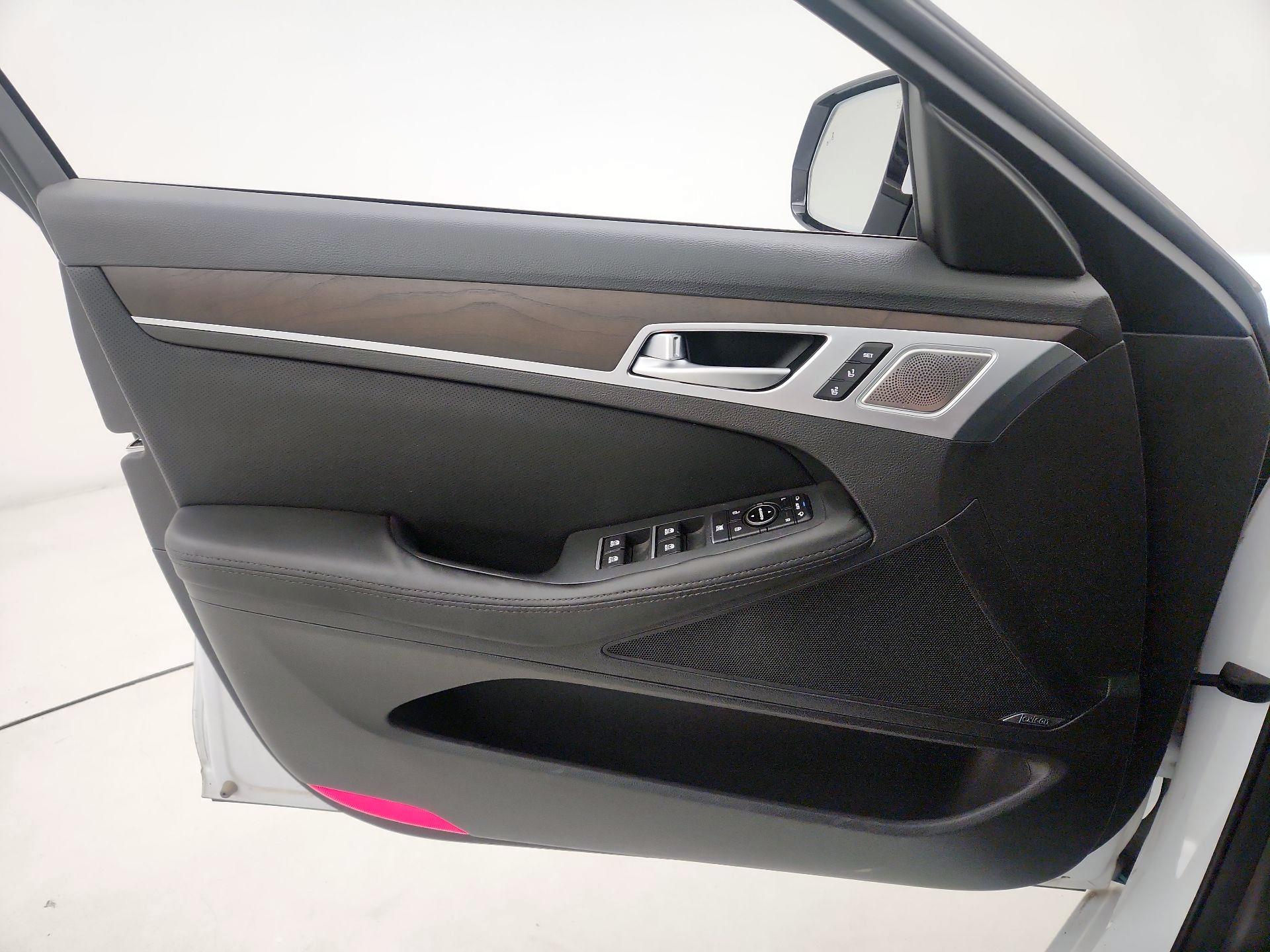 Thumbnail: 2018 Genesis G80 - 12
