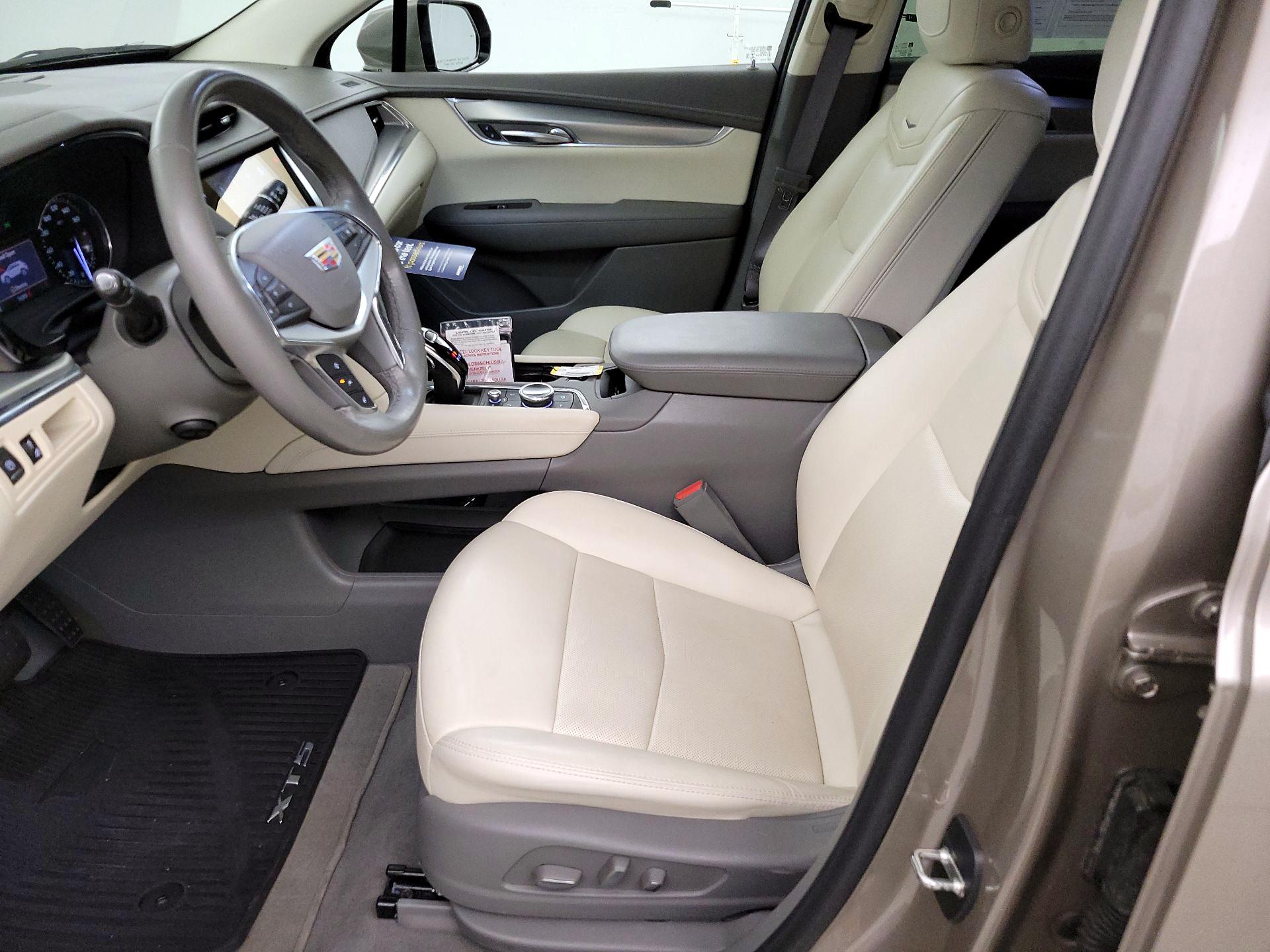 Thumbnail: 2022 Cadillac XT5 - 11