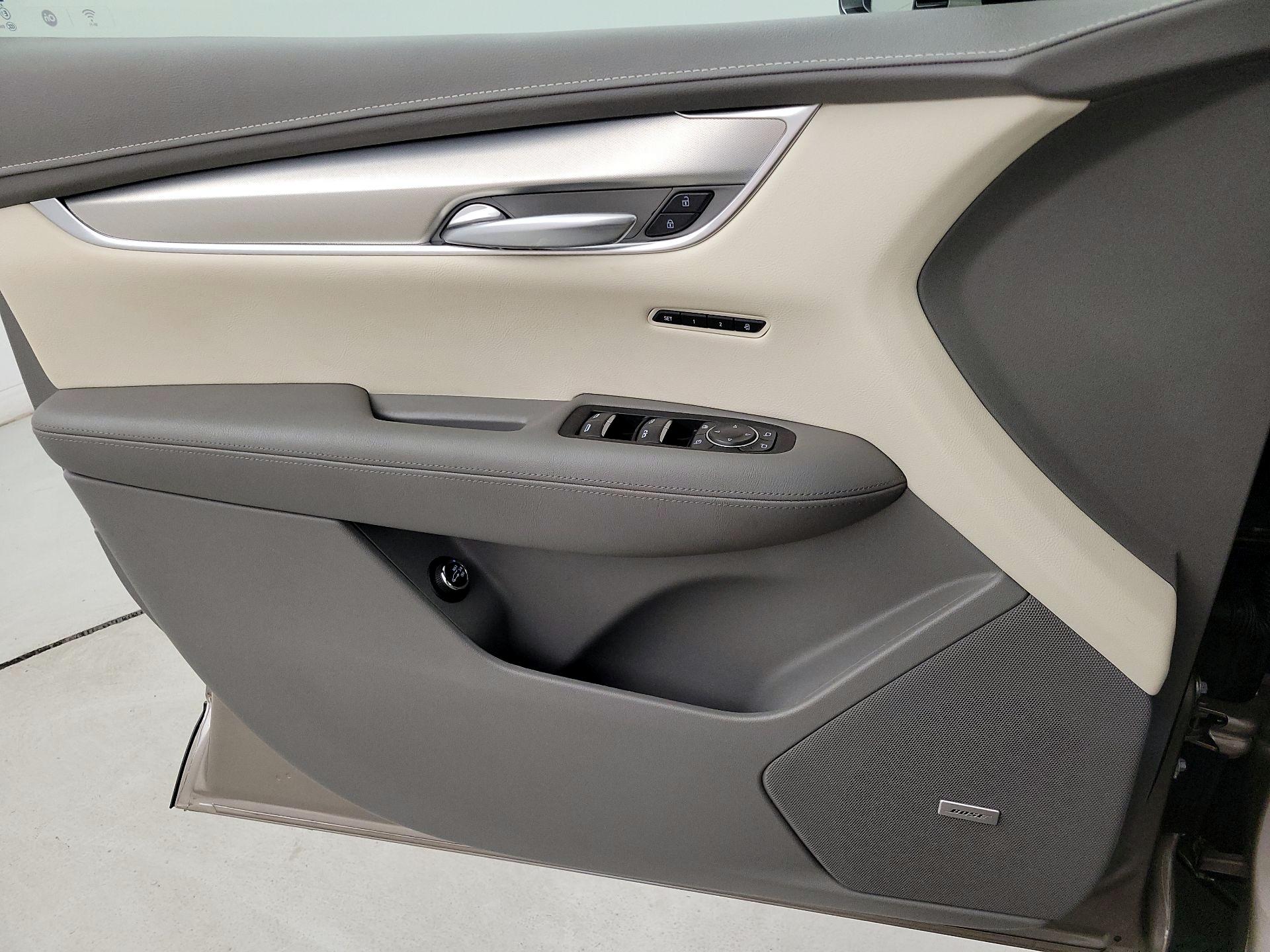 Thumbnail: 2022 Cadillac XT5 - 12
