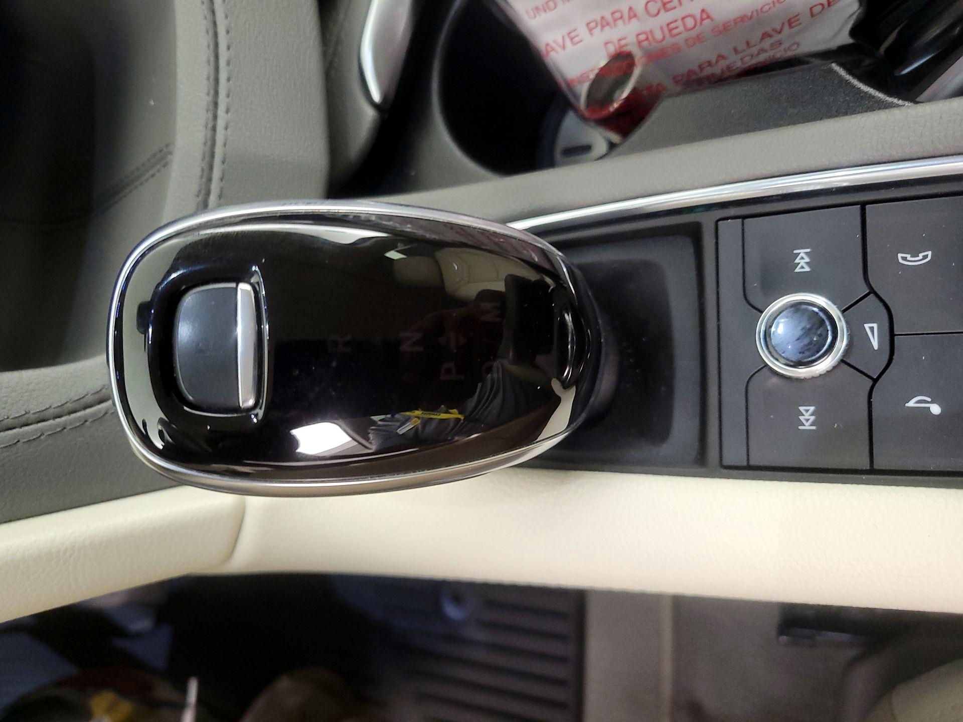 Thumbnail: 2022 Cadillac XT5 - 17