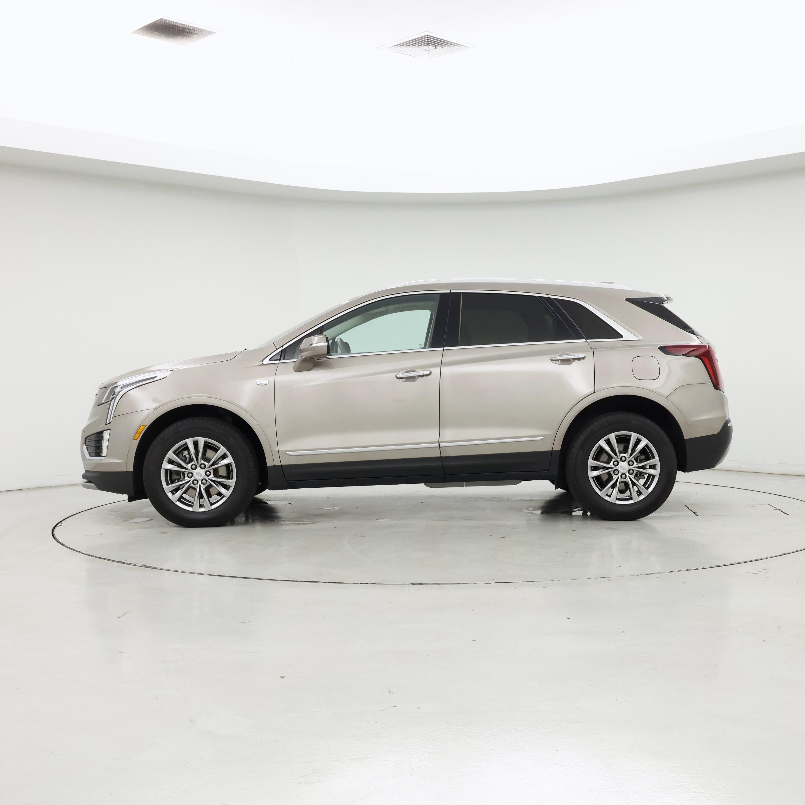 Thumbnail: 2022 Cadillac XT5 - 3