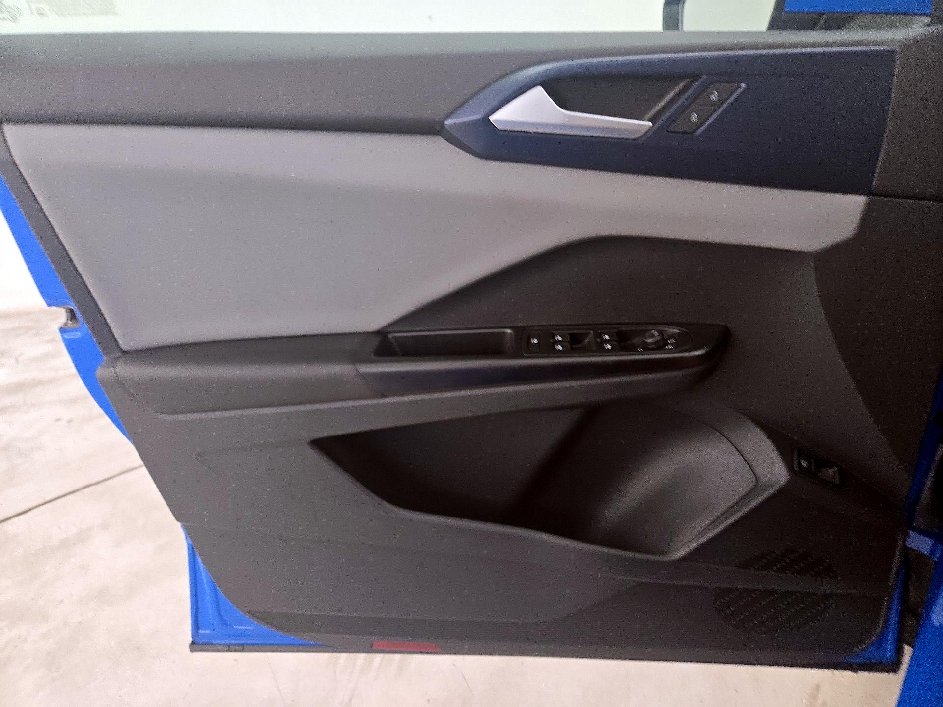 Thumbnail: 2023 Volkswagen Taos - 12