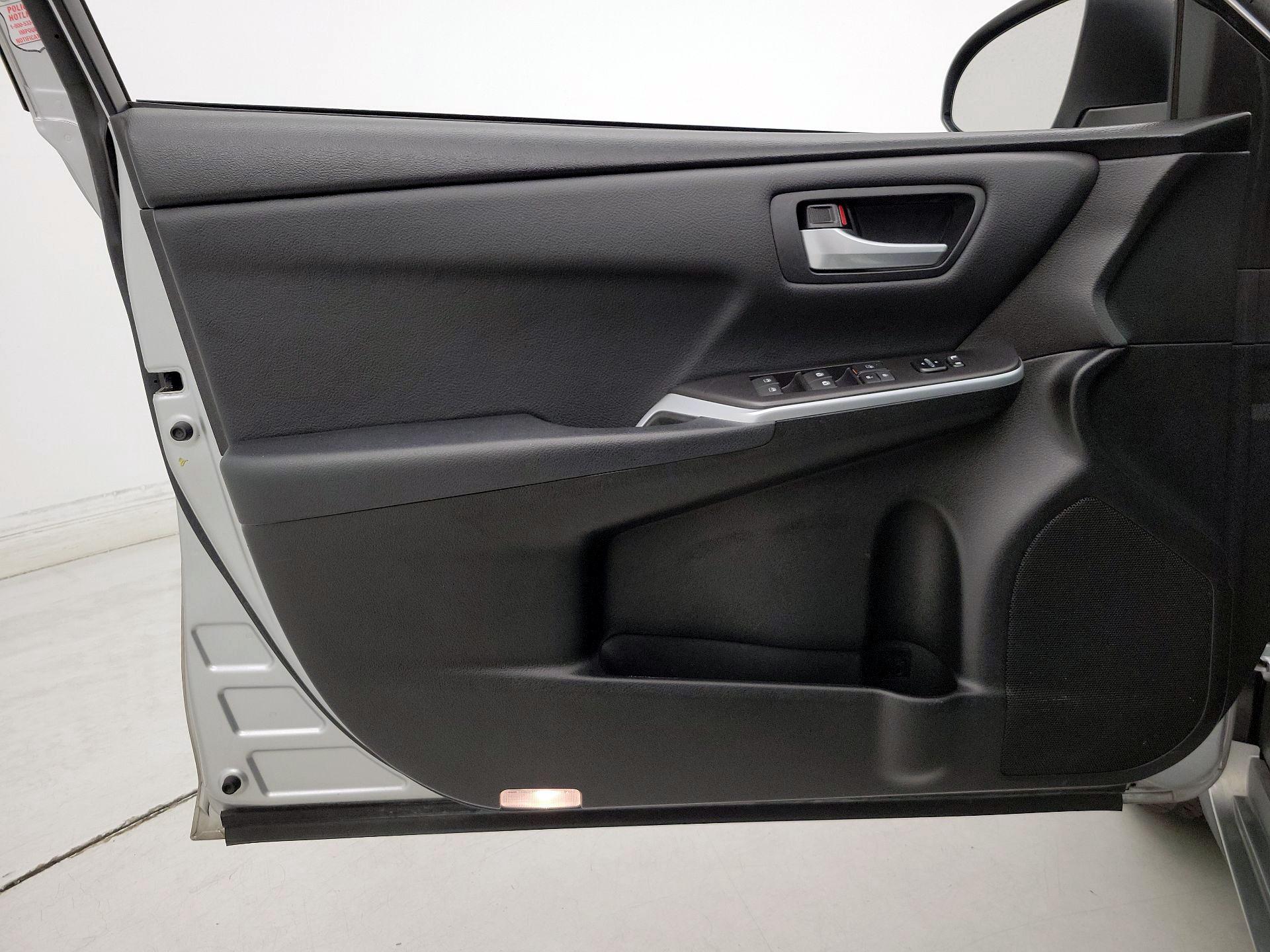 Thumbnail: 2017 Toyota Camry - 12