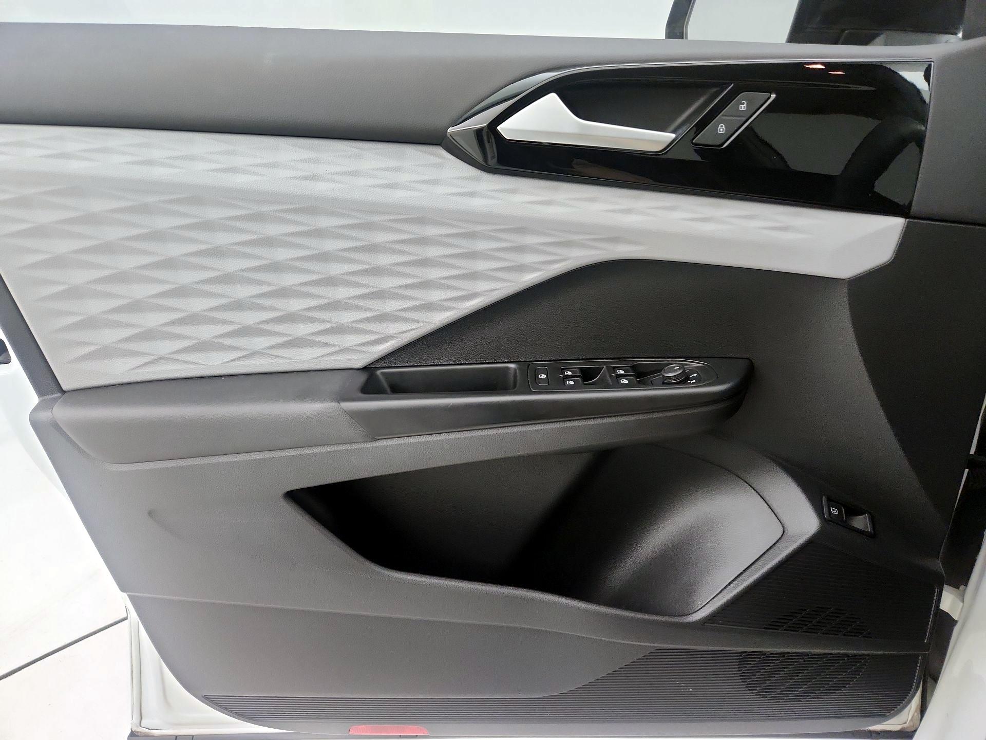 Thumbnail: 2022 Volkswagen Taos - 12