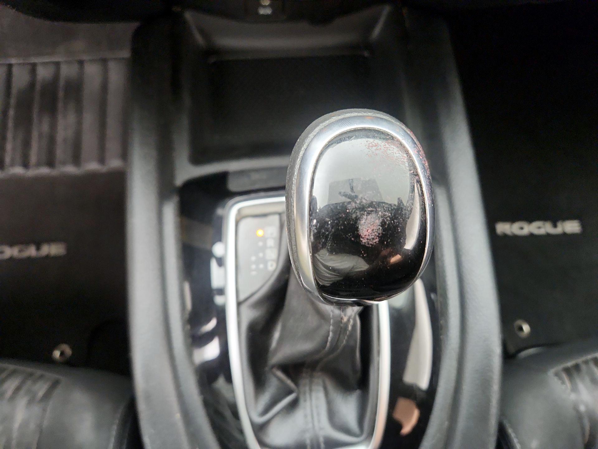Thumbnail: 2017 Nissan Rogue - 17