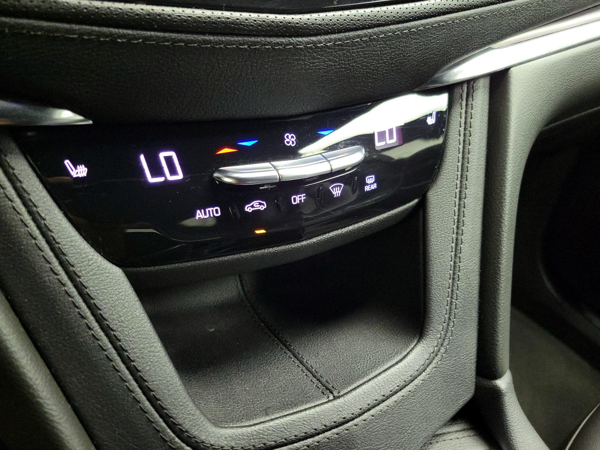 Thumbnail: 2021 Cadillac XT5 - 16
