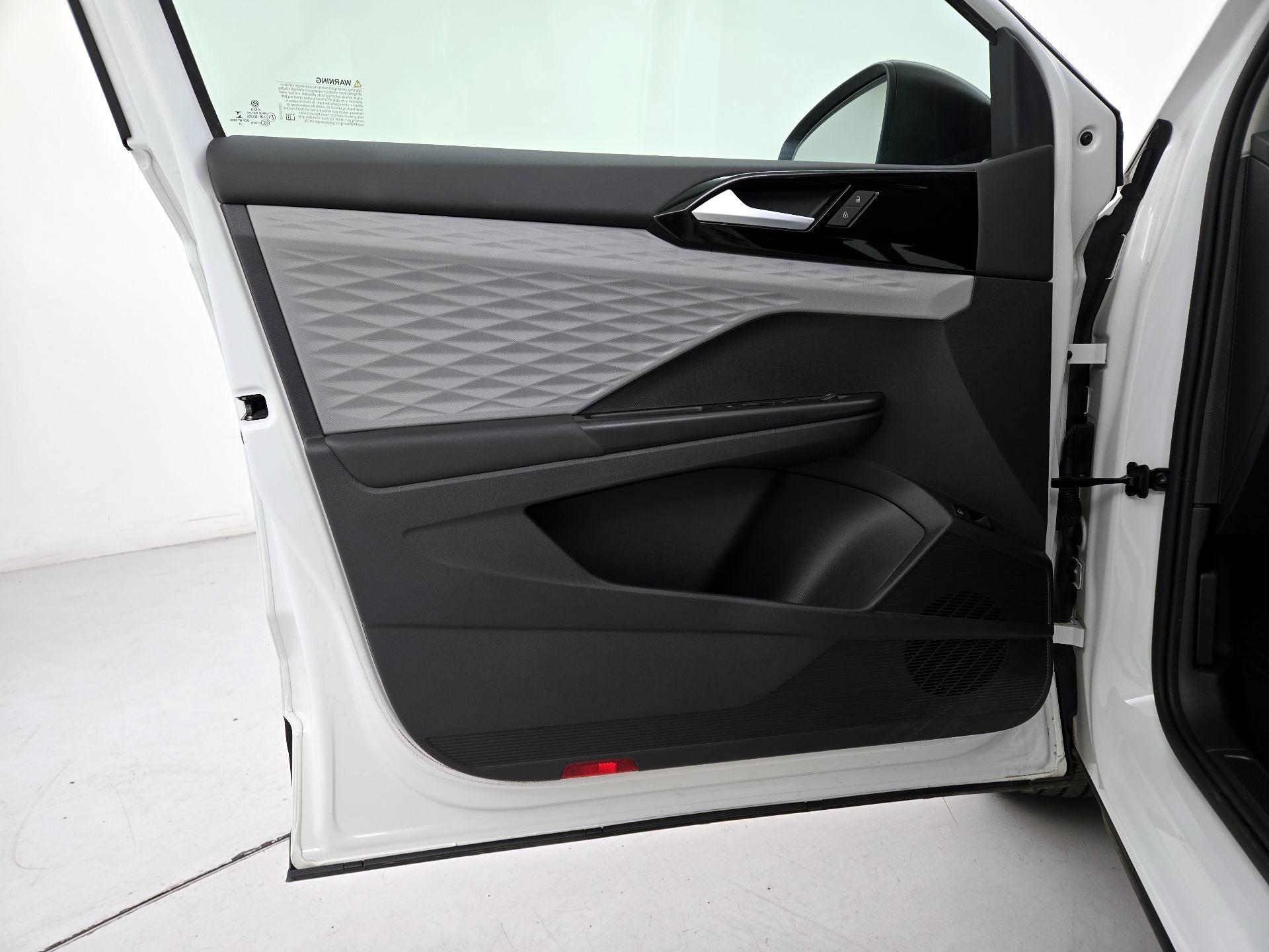 Thumbnail: 2022 Volkswagen Taos - 12