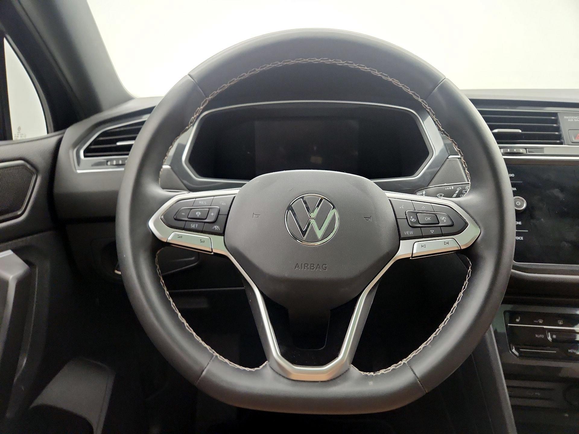 Thumbnail: 2022 Volkswagen Tiguan - 10