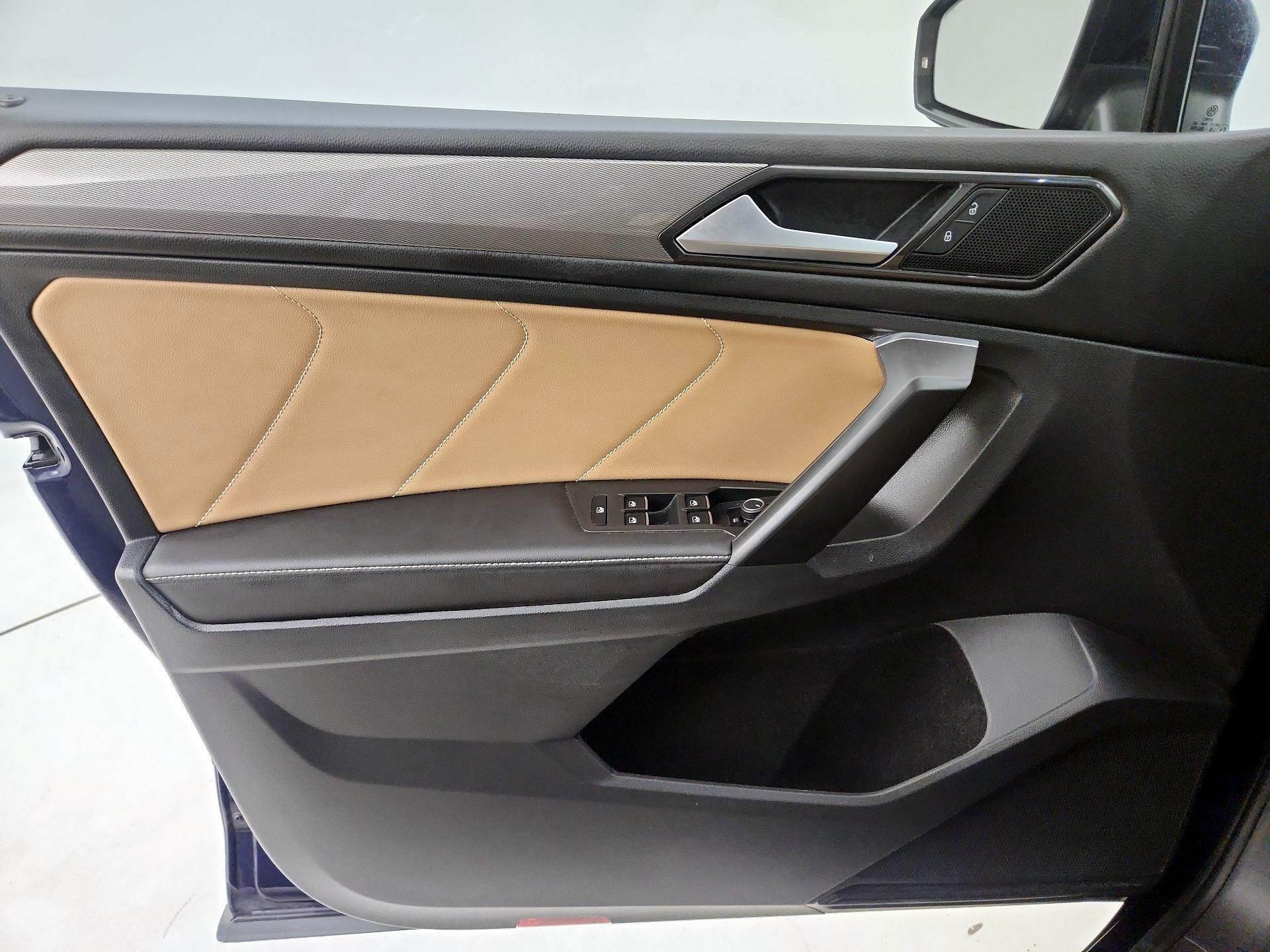 Thumbnail: 2022 Volkswagen Tiguan - 12
