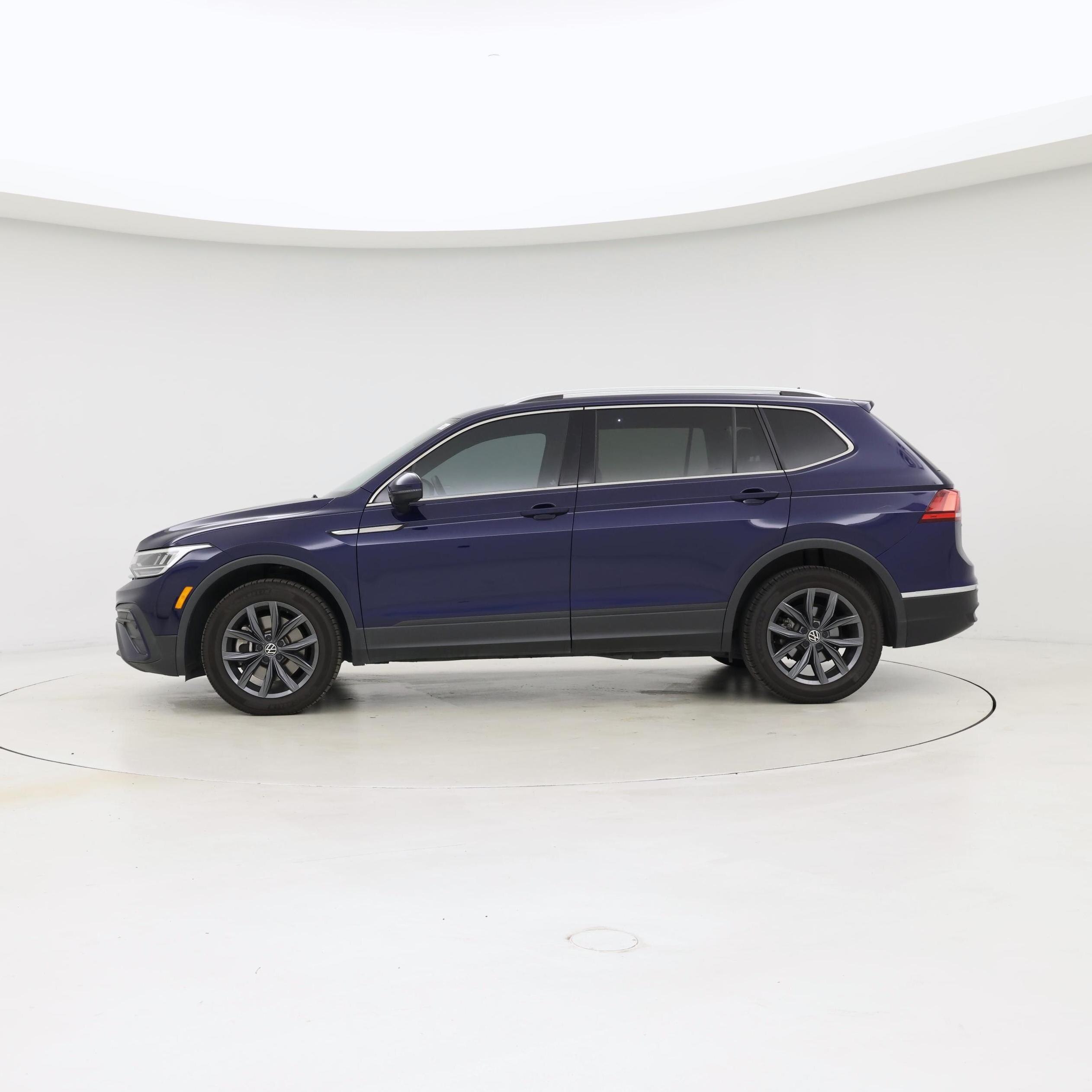 Thumbnail: 2022 Volkswagen Tiguan - 3