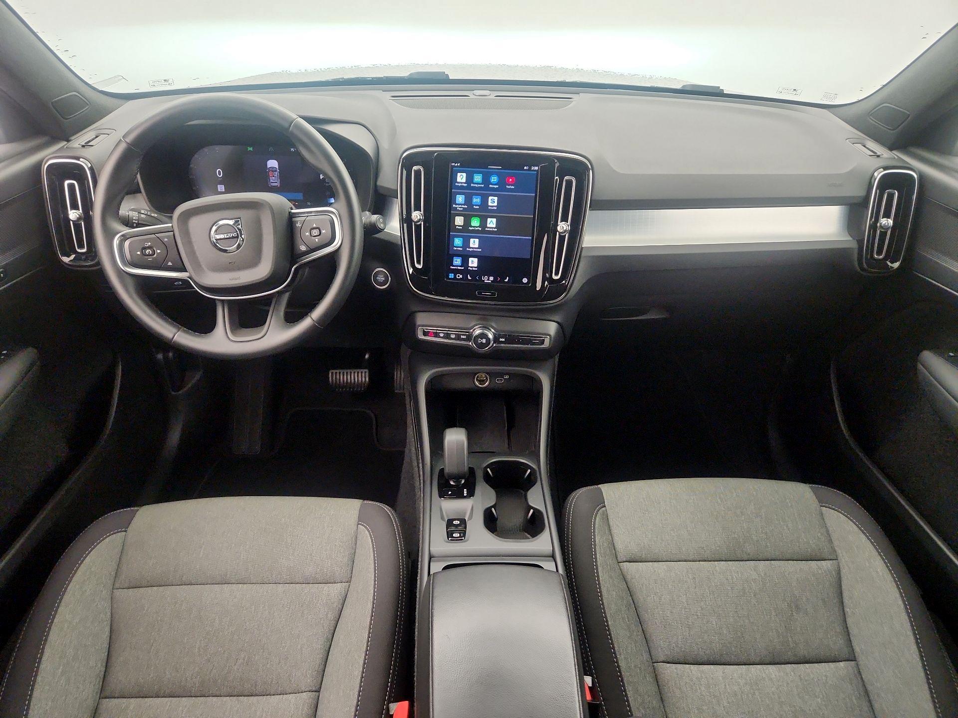 Thumbnail: 2025 Volvo XC40 - 9