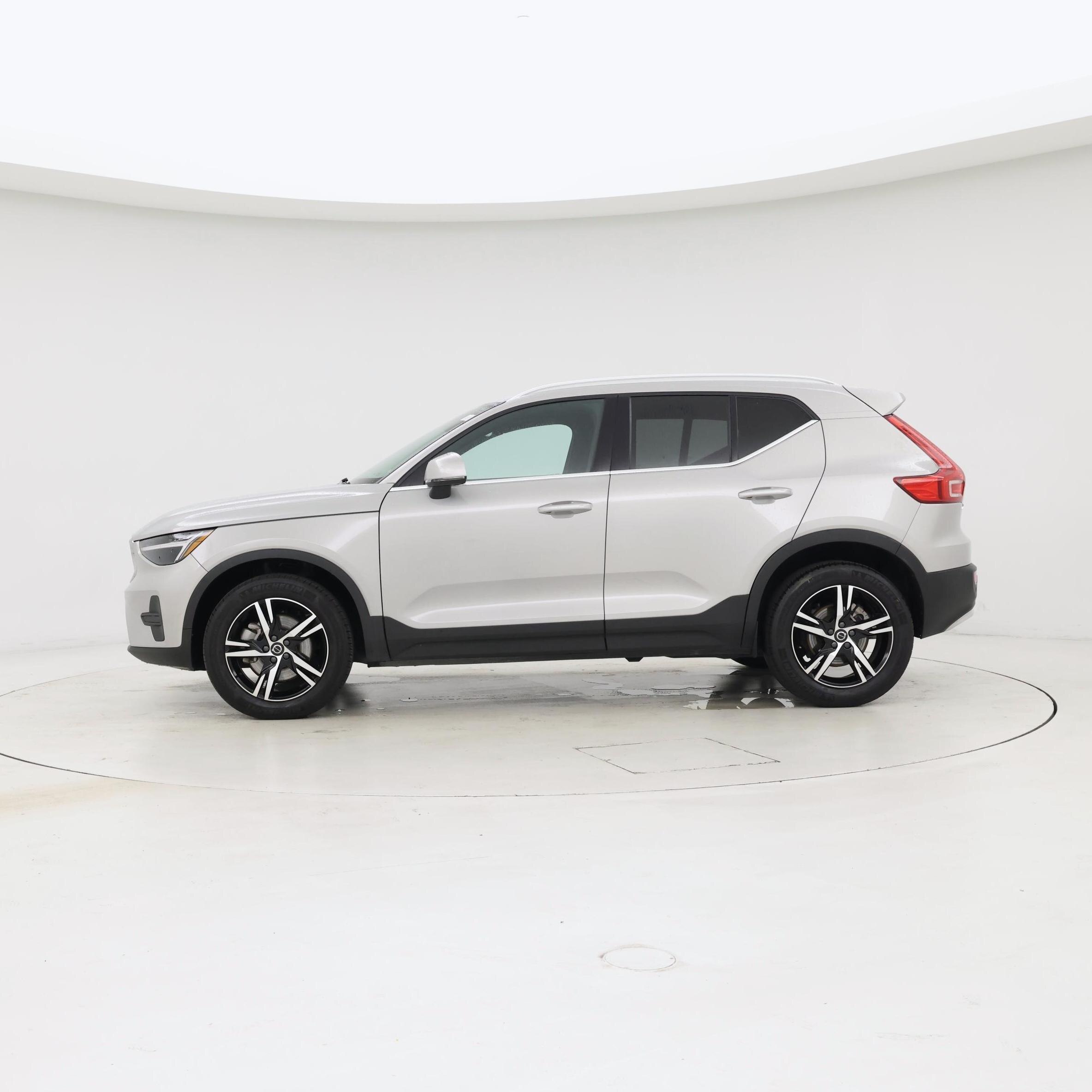 Thumbnail: 2025 Volvo XC40 - 3