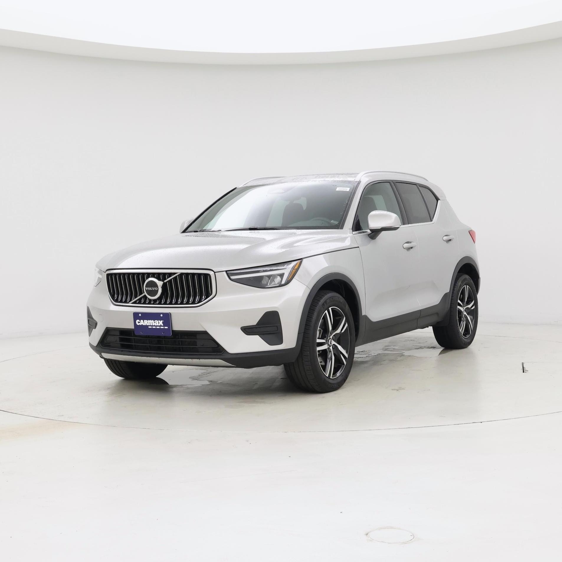 Thumbnail: 2025 Volvo XC40 - 4