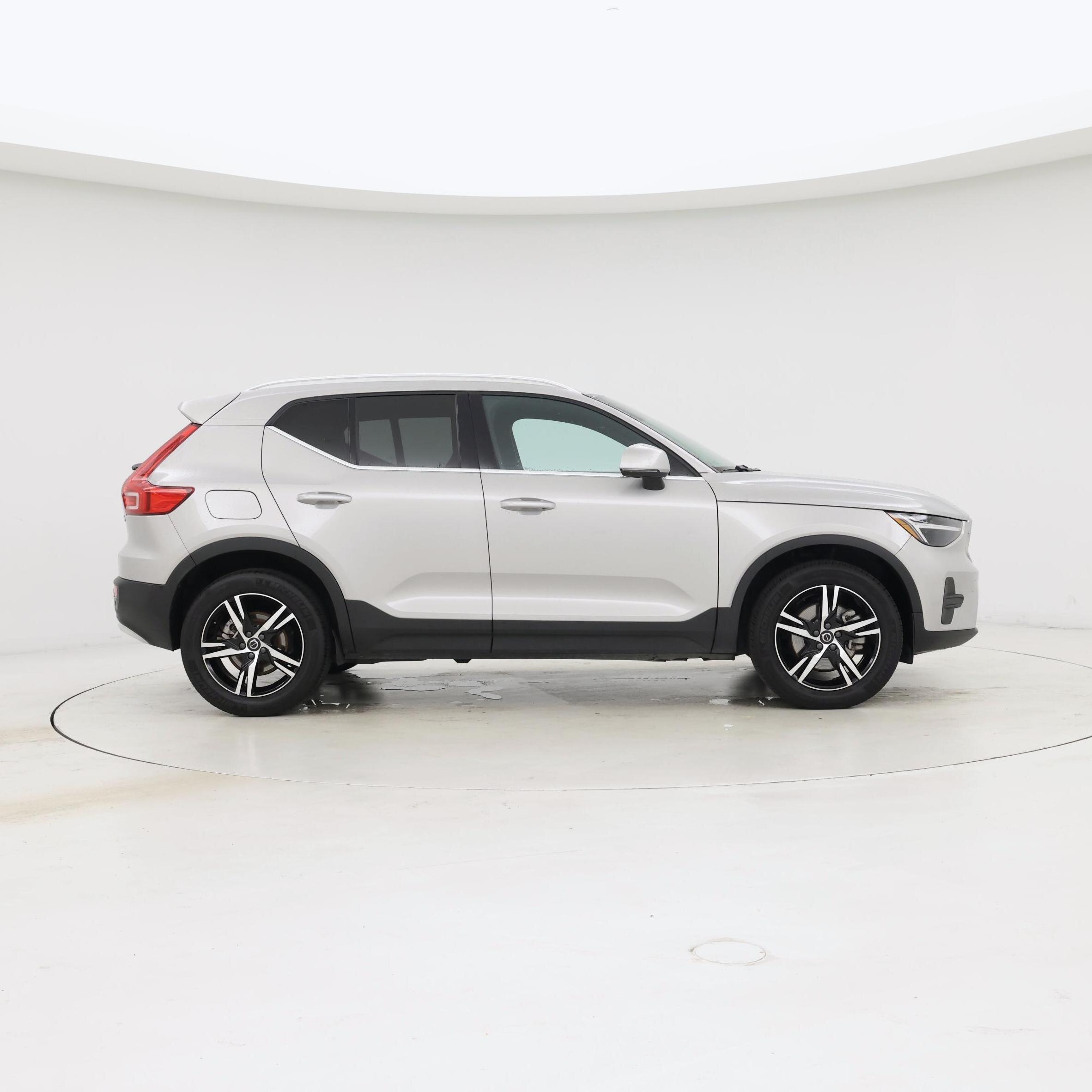 Thumbnail: 2025 Volvo XC40 - 7