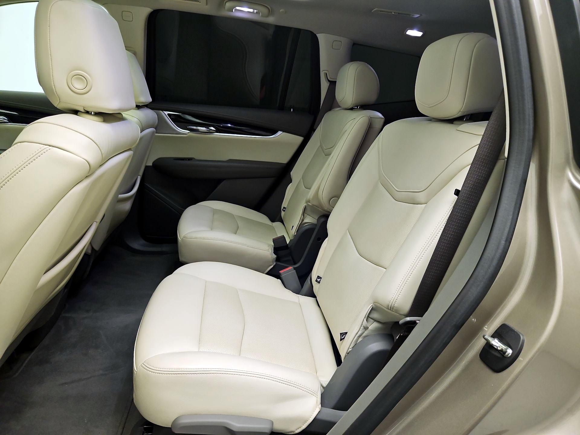 Thumbnail: 2023 Cadillac XT6 - 20