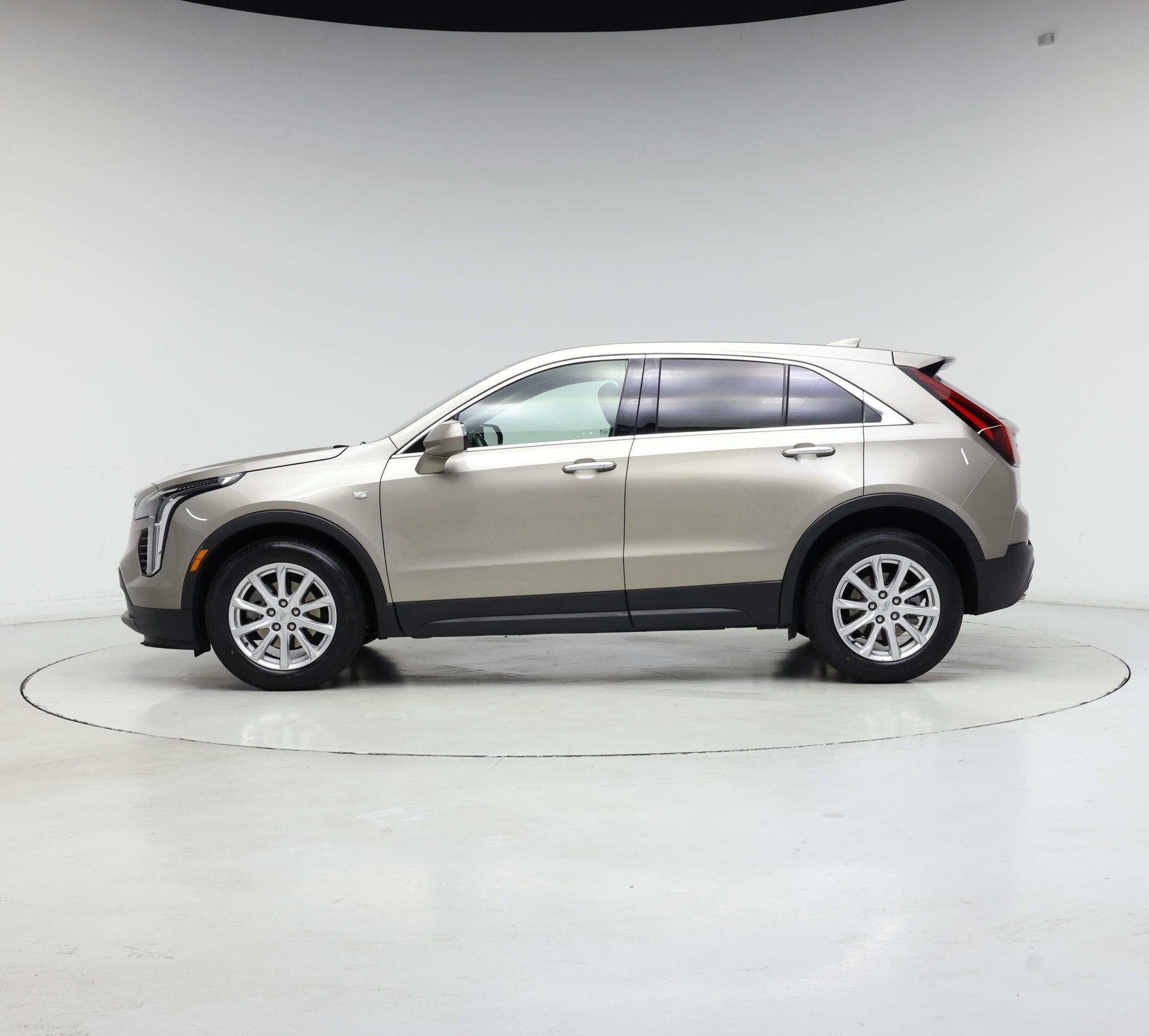 Thumbnail: 2022 Cadillac XT4 - 3