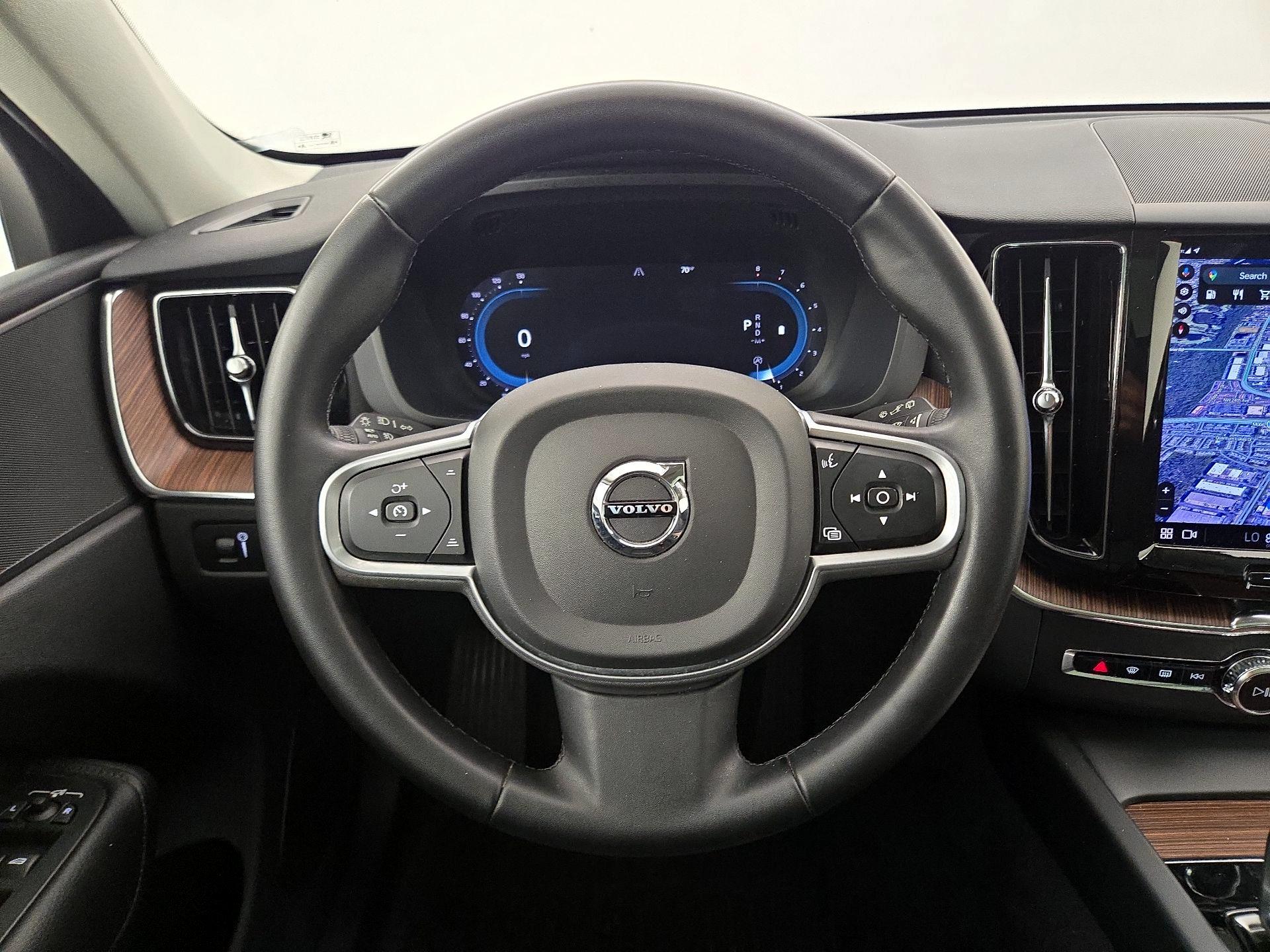 Thumbnail: 2022 Volvo XC60 - 10