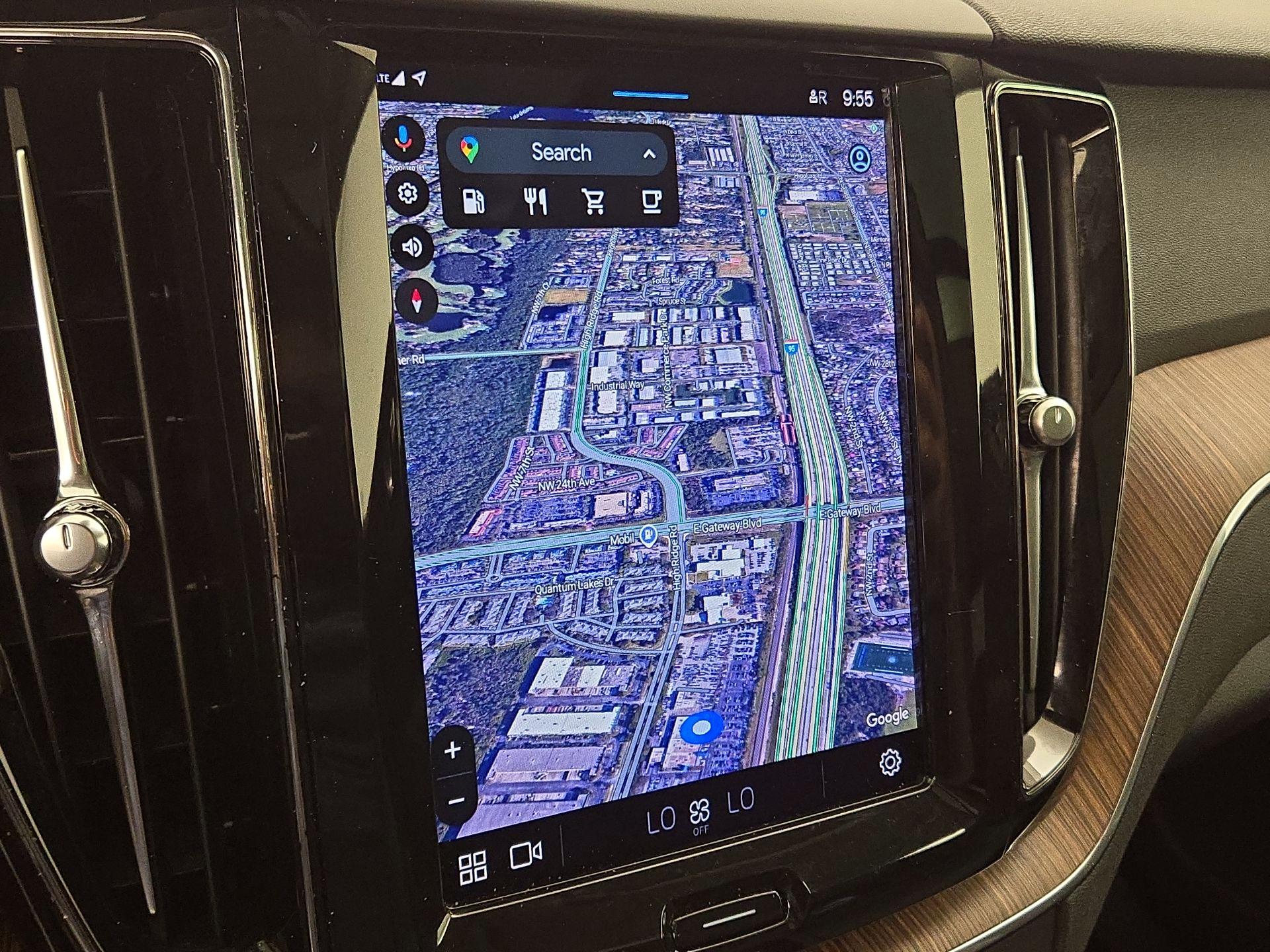 Thumbnail: 2022 Volvo XC60 - 14