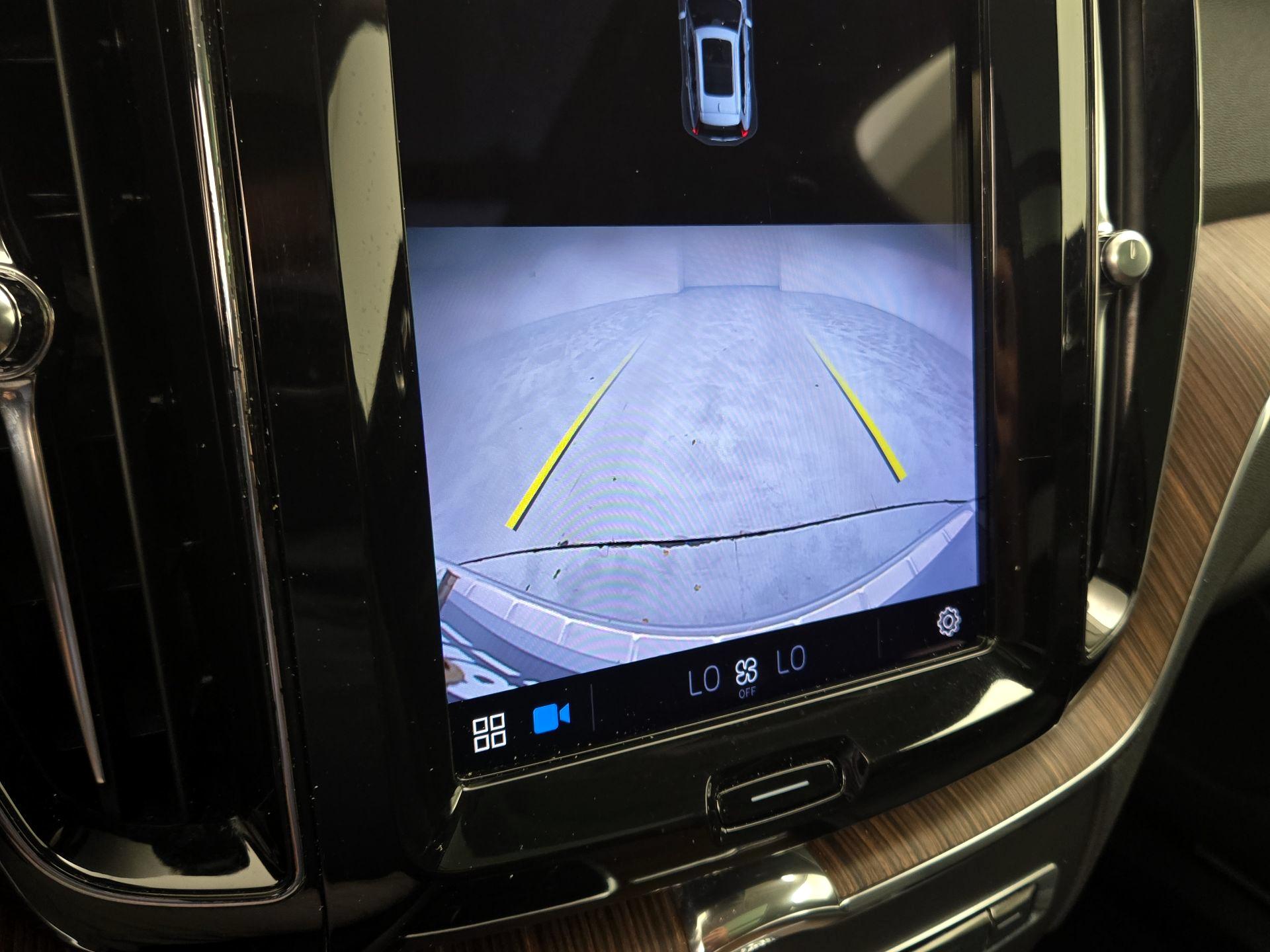 Thumbnail: 2022 Volvo XC60 - 15