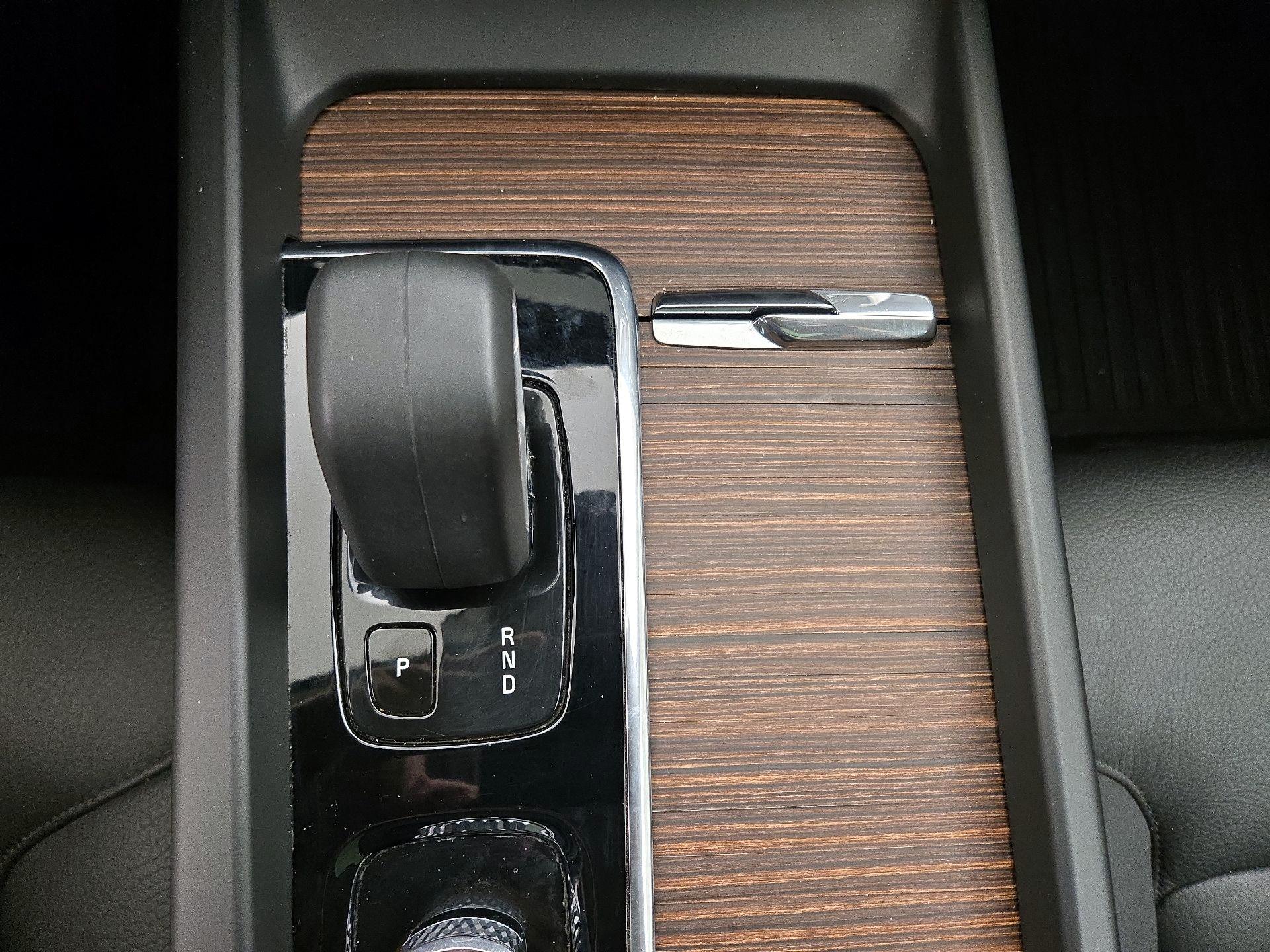 Thumbnail: 2022 Volvo XC60 - 18