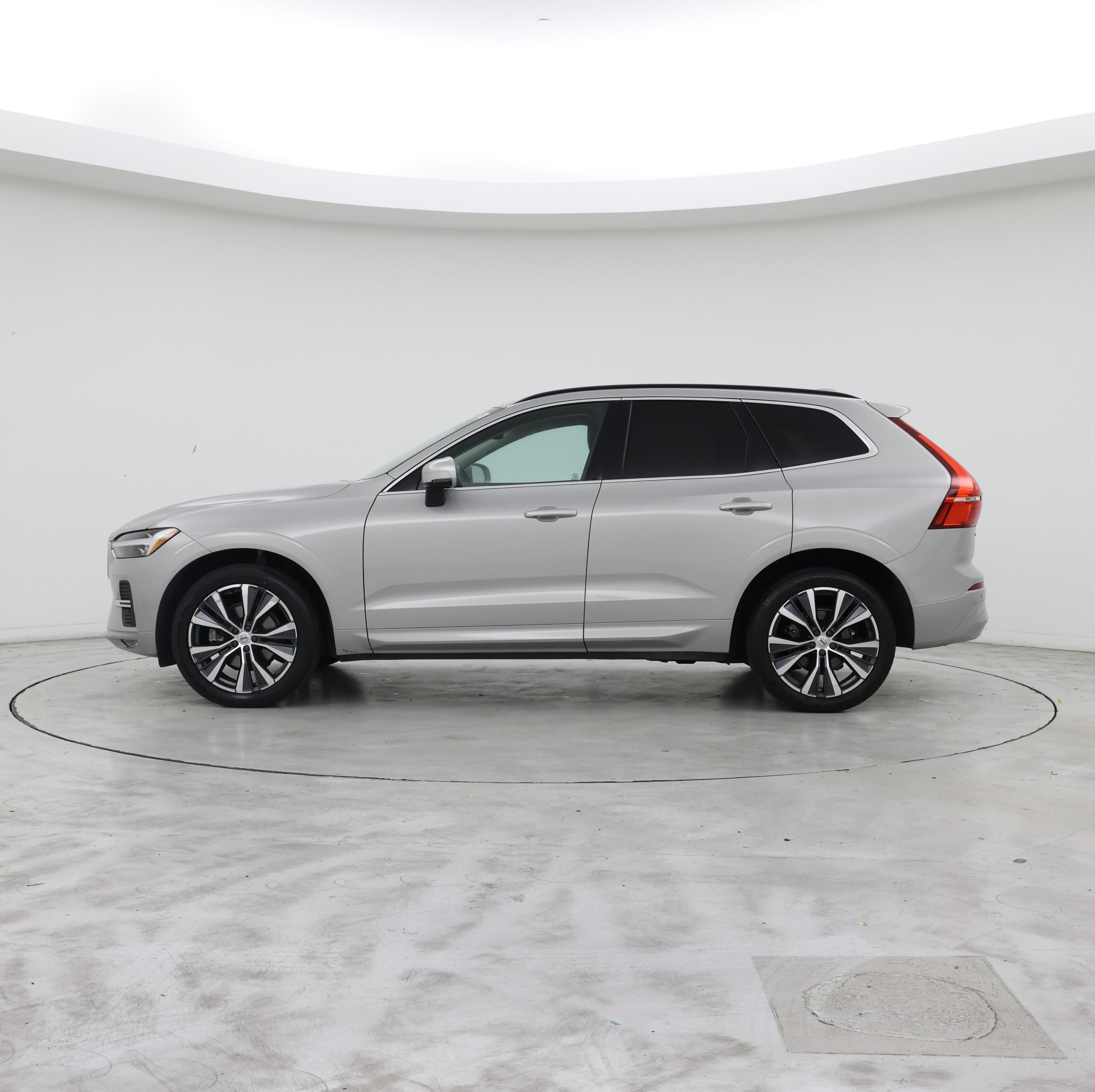 Thumbnail: 2022 Volvo XC60 - 3