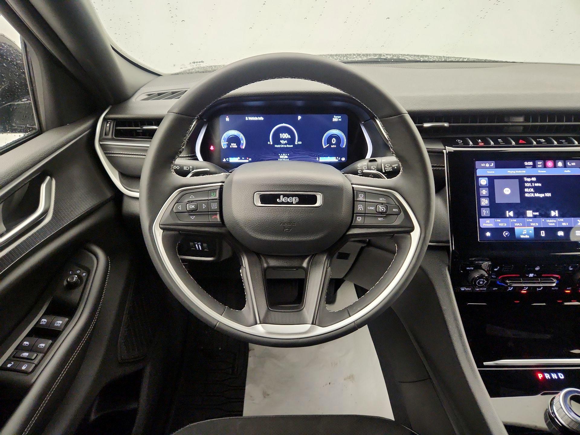 Thumbnail: 2023 Jeep Grand Cherokee - 10