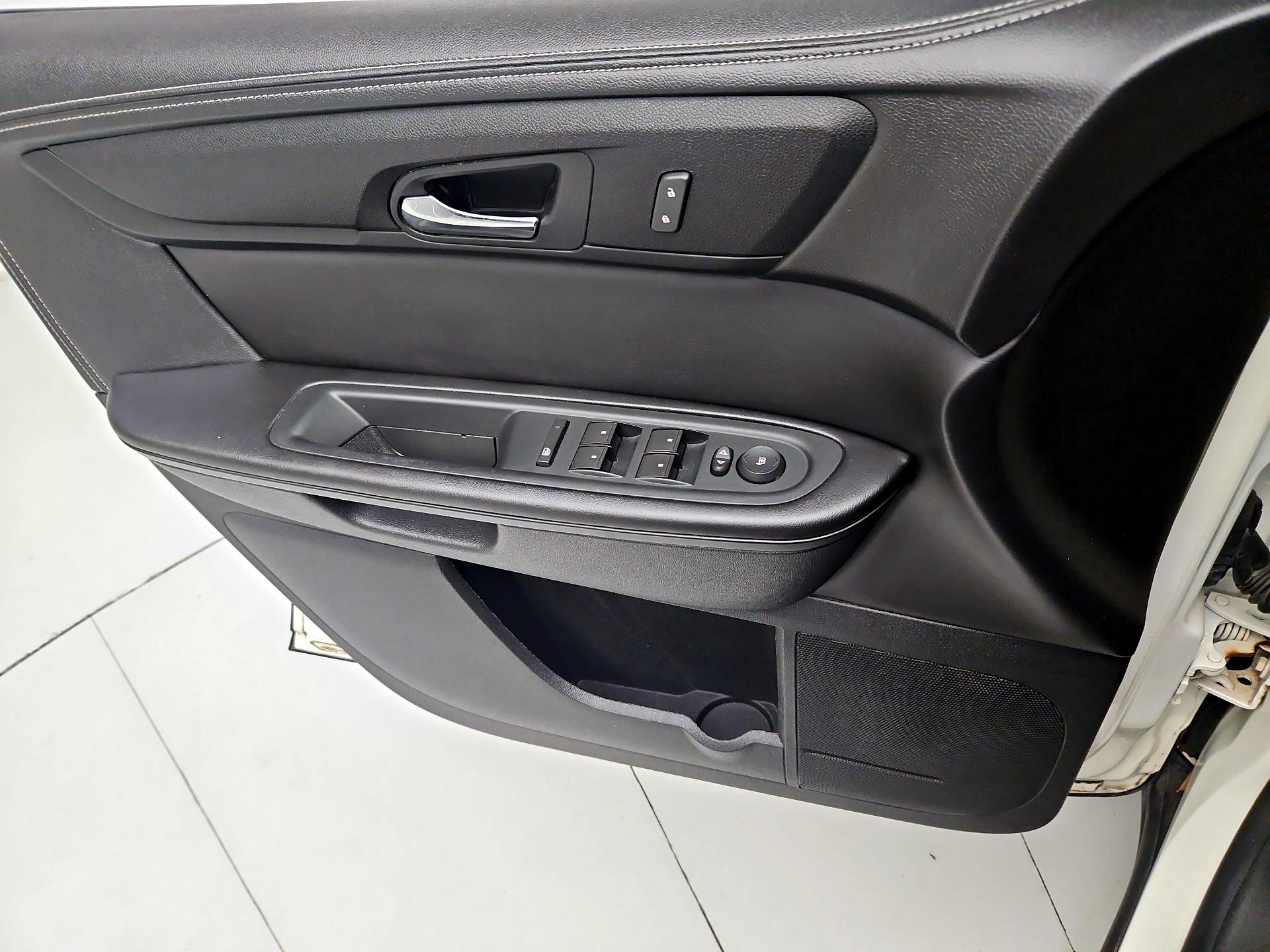 Thumbnail: 2015 GMC Acadia - 12