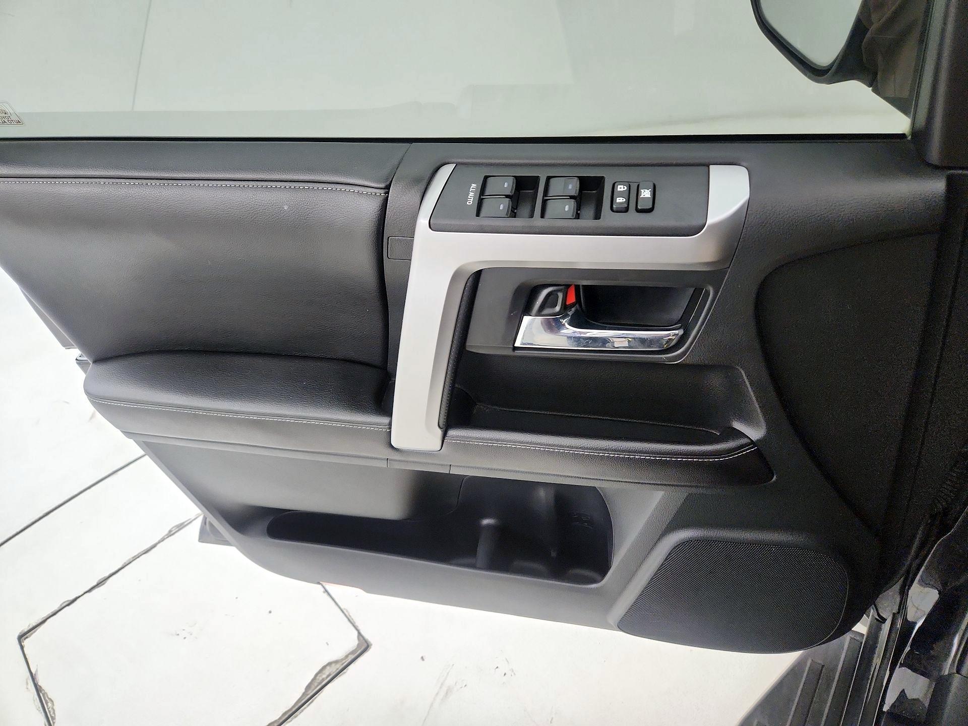 Thumbnail: 2016 Toyota 4Runner - 12