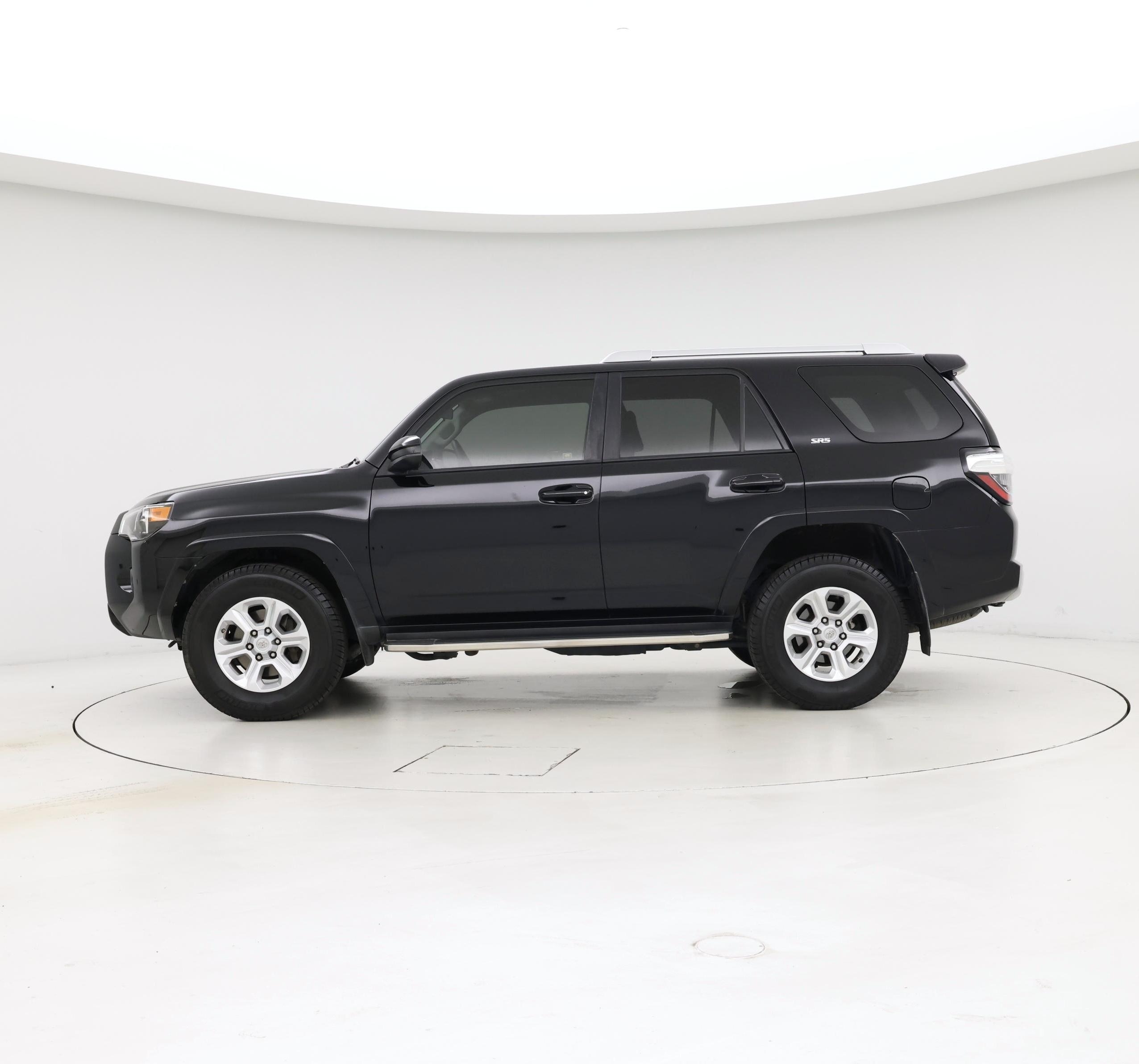 Thumbnail: 2016 Toyota 4Runner - 3