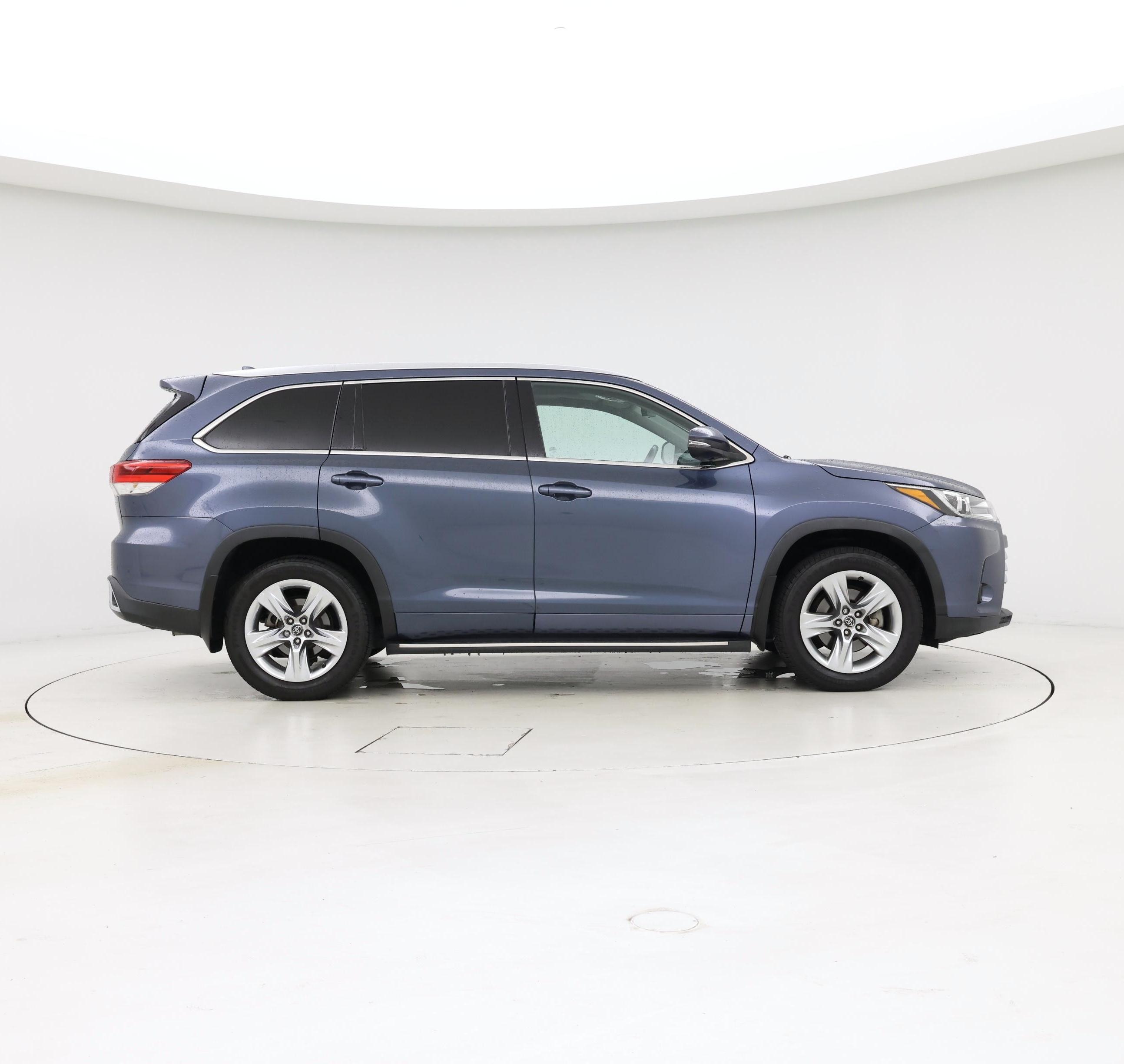 Thumbnail: 2017 Toyota Highlander - 7