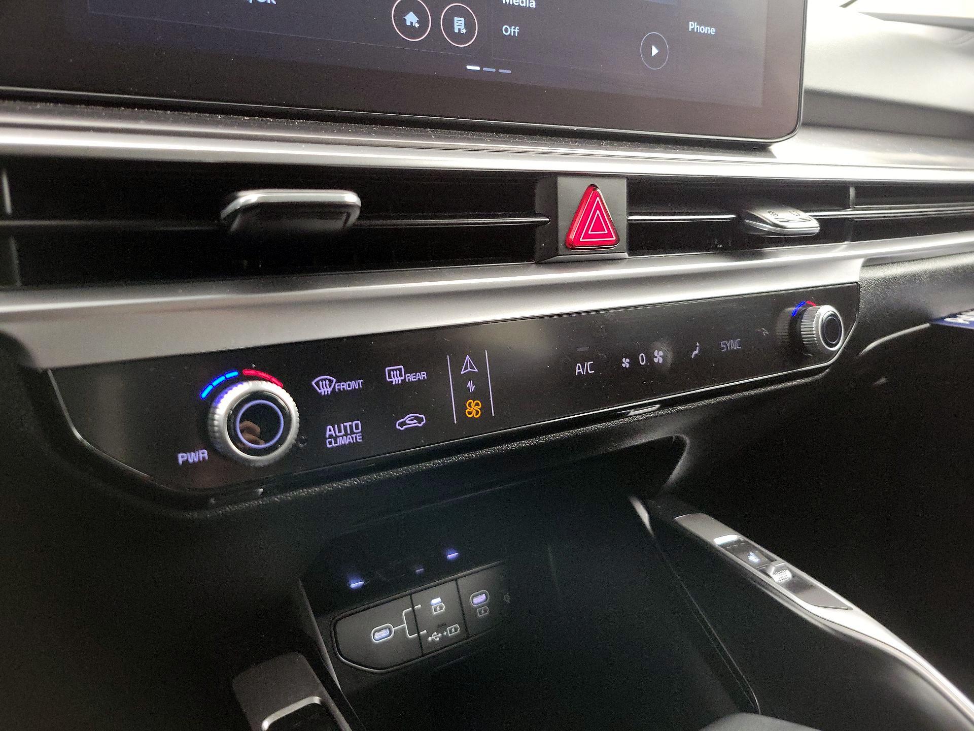 Thumbnail: 2024 Kia Sorento - 17