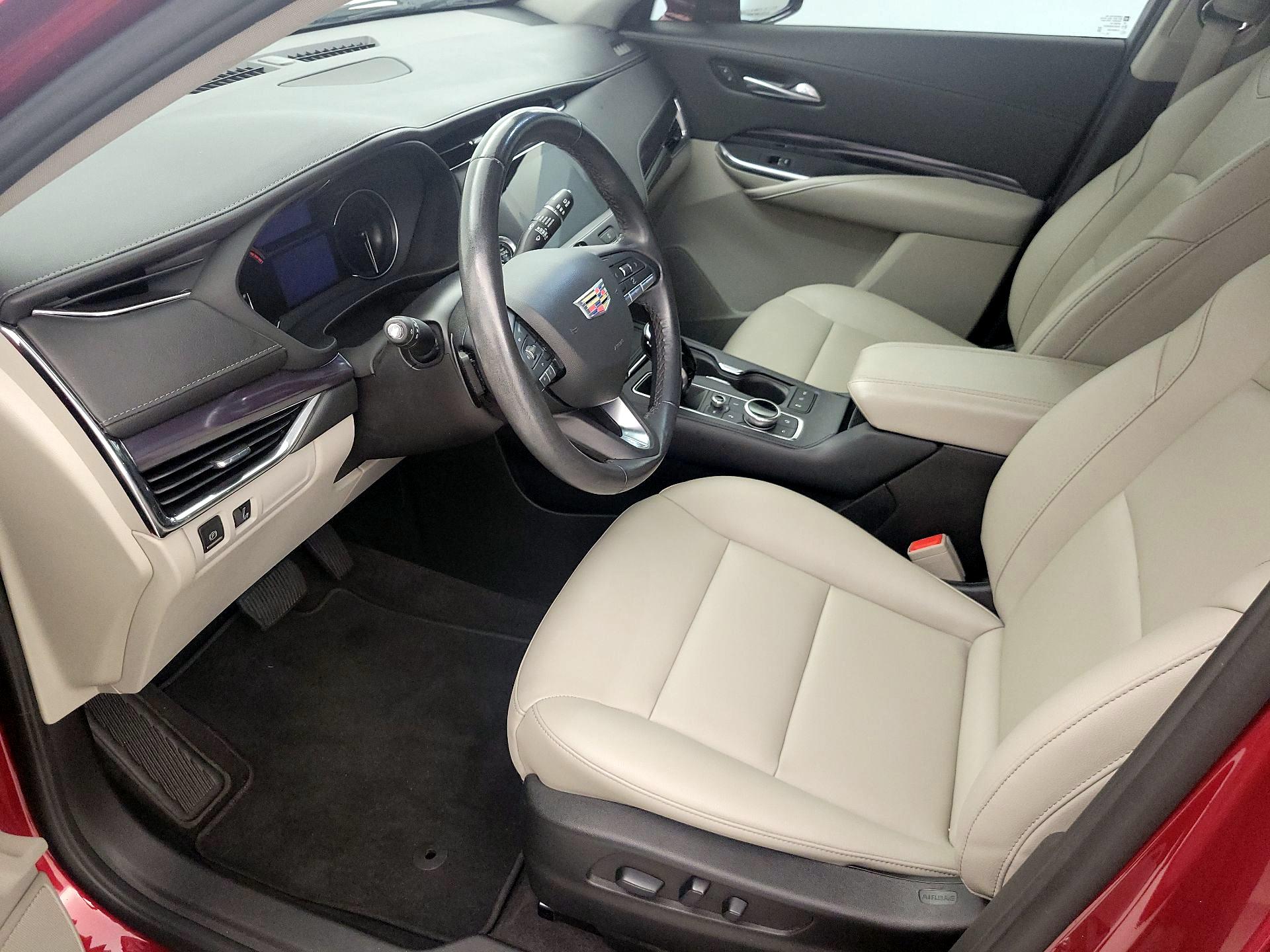 Thumbnail: 2023 Cadillac XT4 - 11