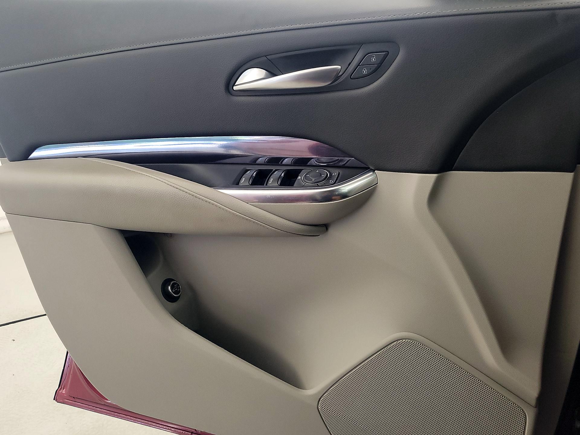 Thumbnail: 2023 Cadillac XT4 - 12