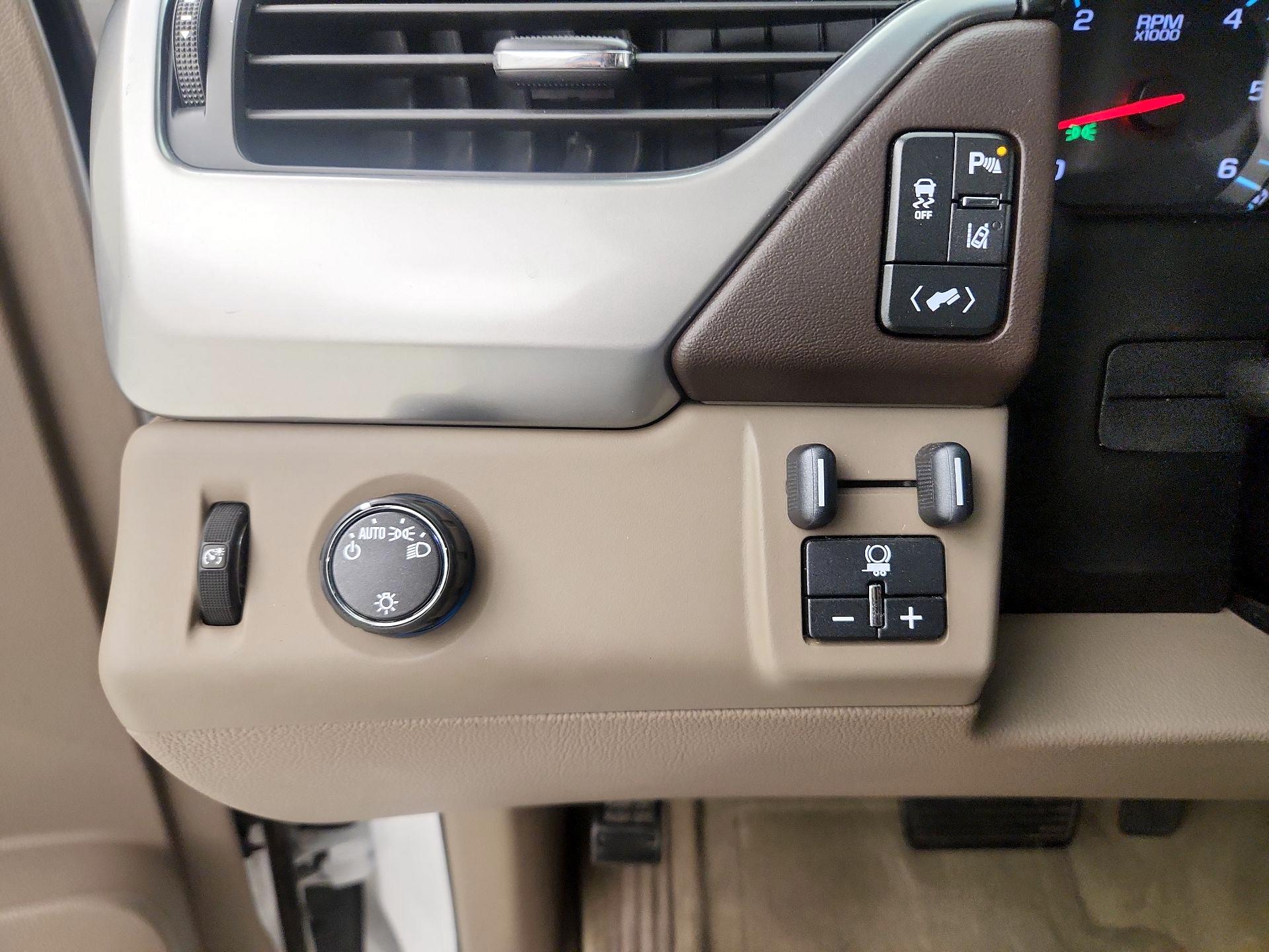 Thumbnail: 2015 Chevrolet Suburban - 13