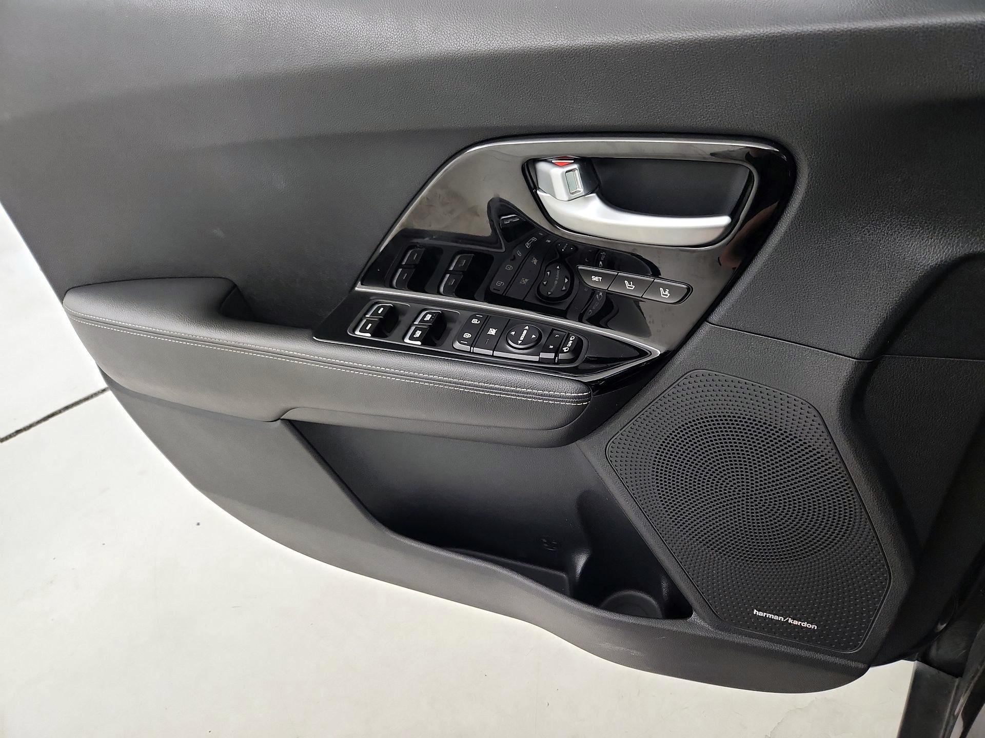 Thumbnail: 2017 Kia Niro - 12