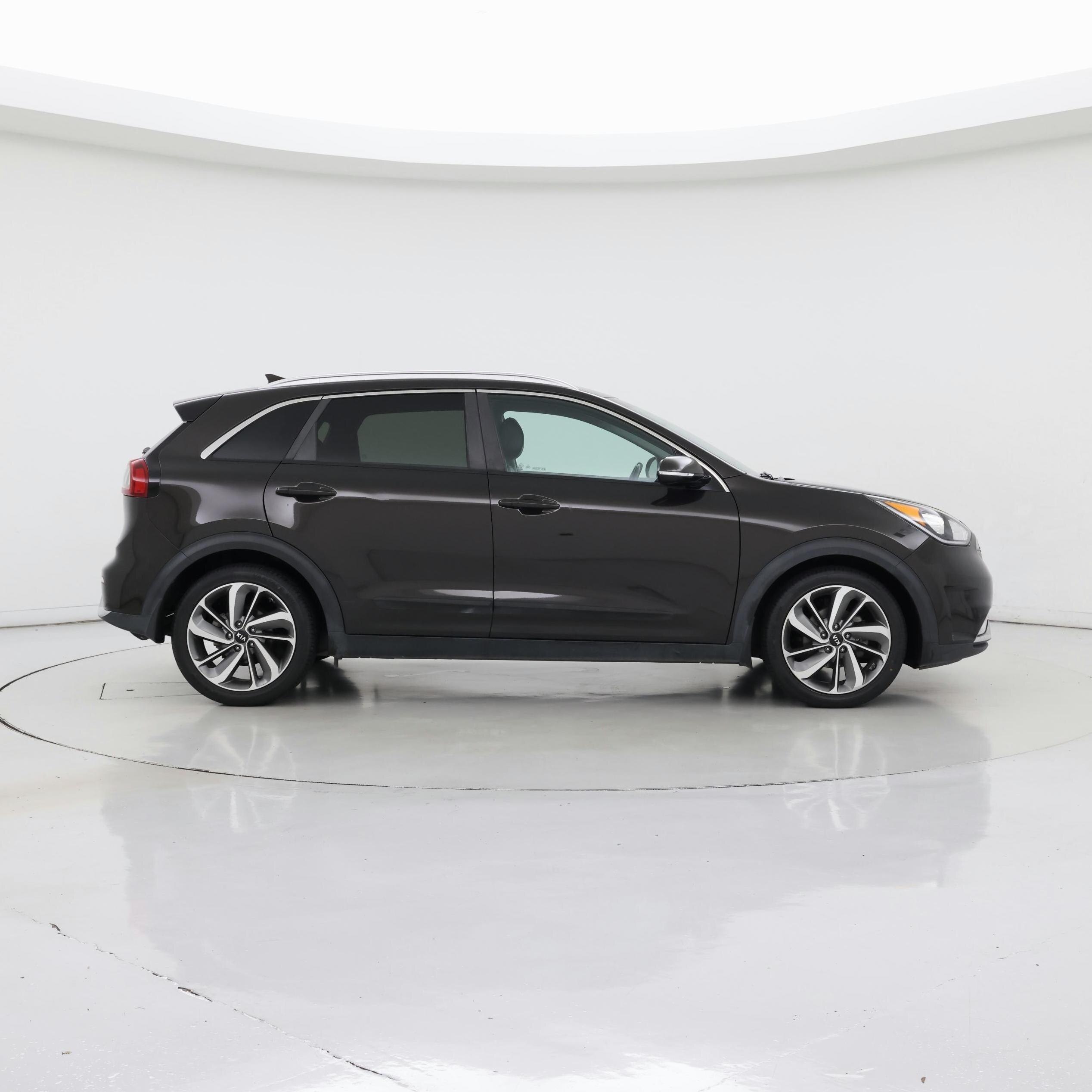 Thumbnail: 2017 Kia Niro - 7