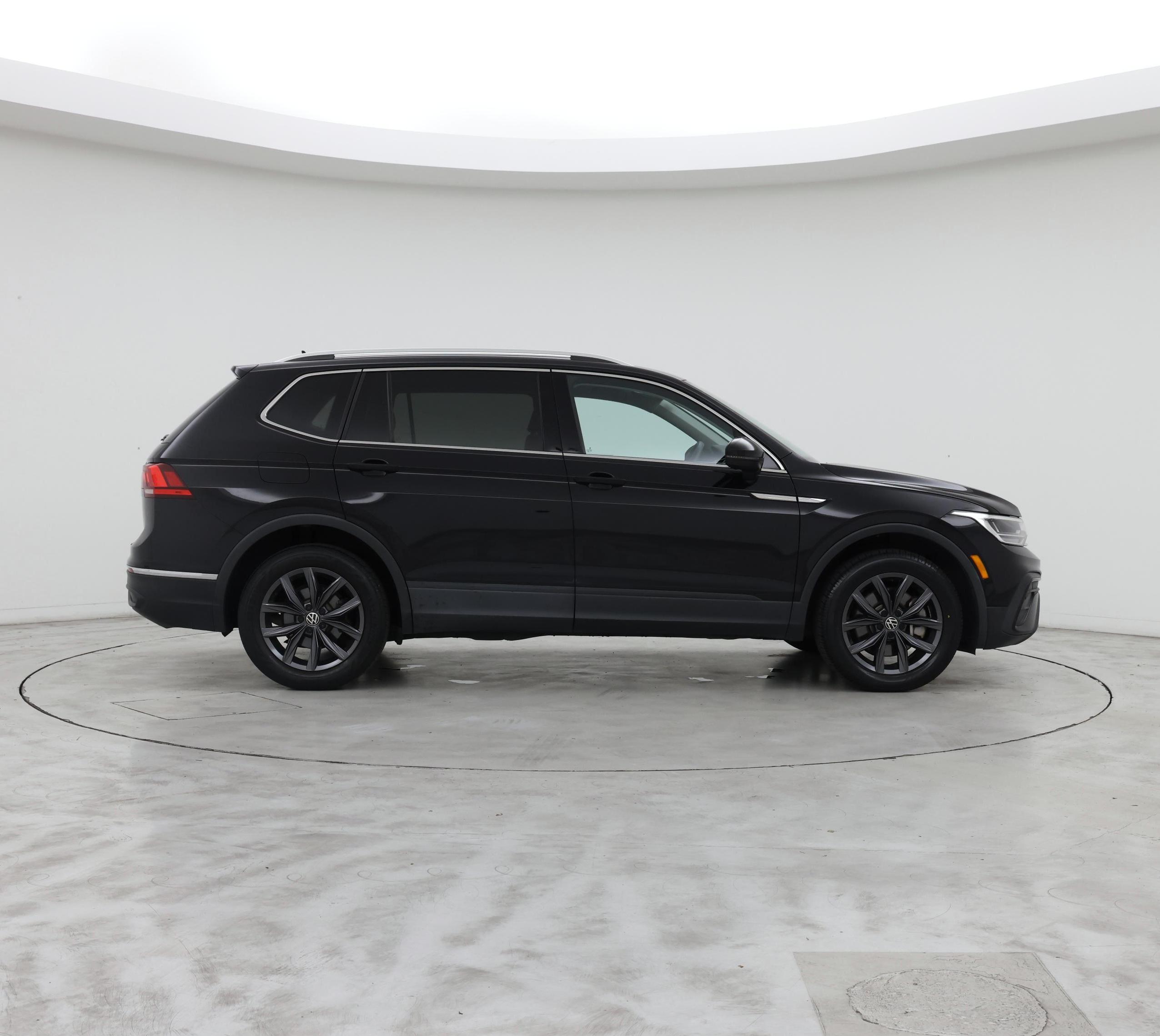 Thumbnail: 2022 Volkswagen Tiguan - 7