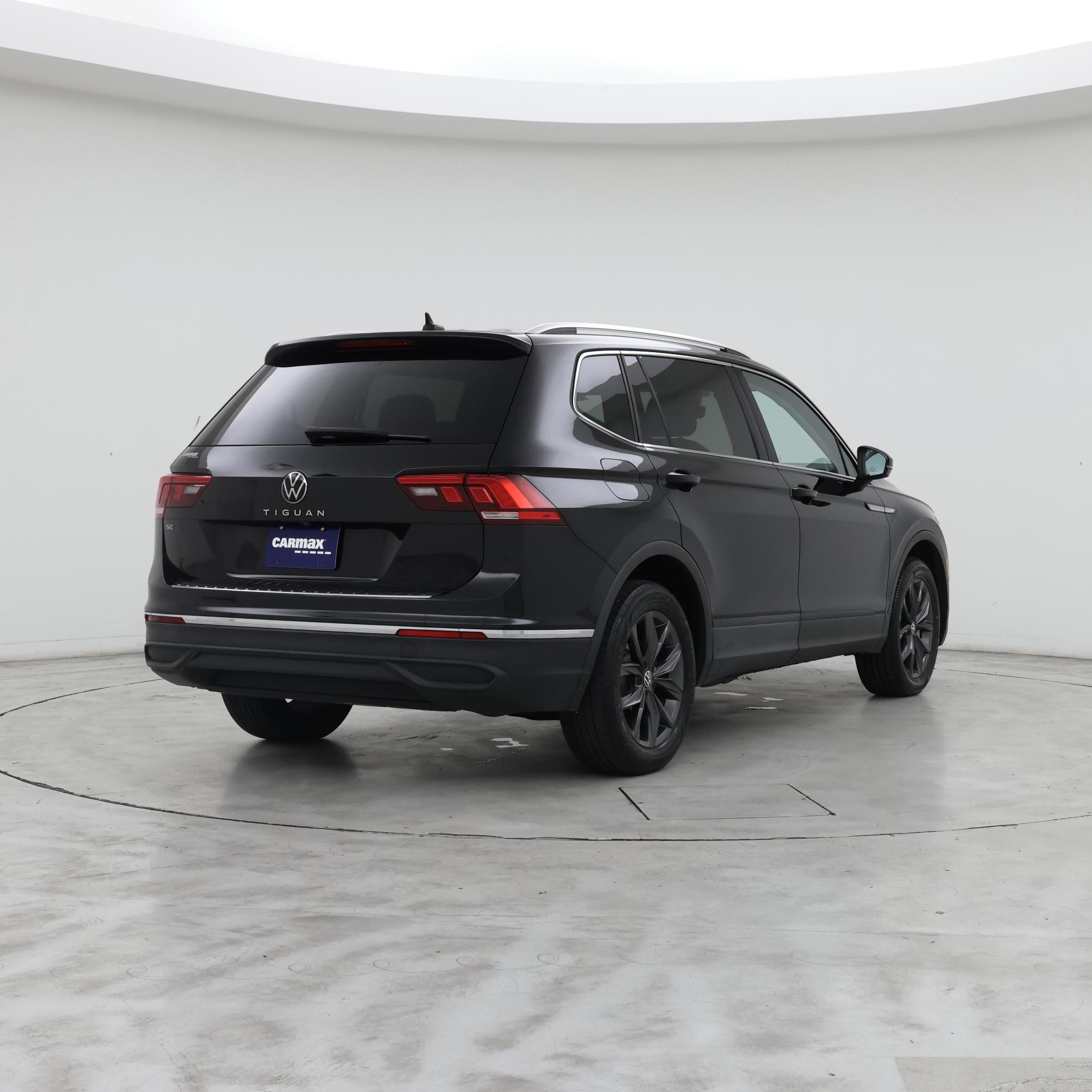 Thumbnail: 2022 Volkswagen Tiguan - 8