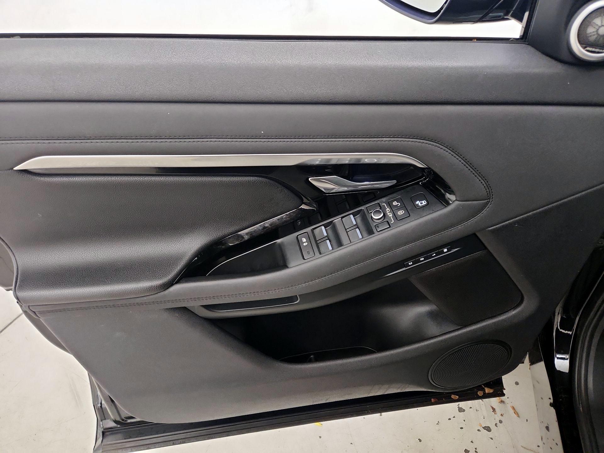 Thumbnail: 2020 Land Rover Range Rover Evoque - 12